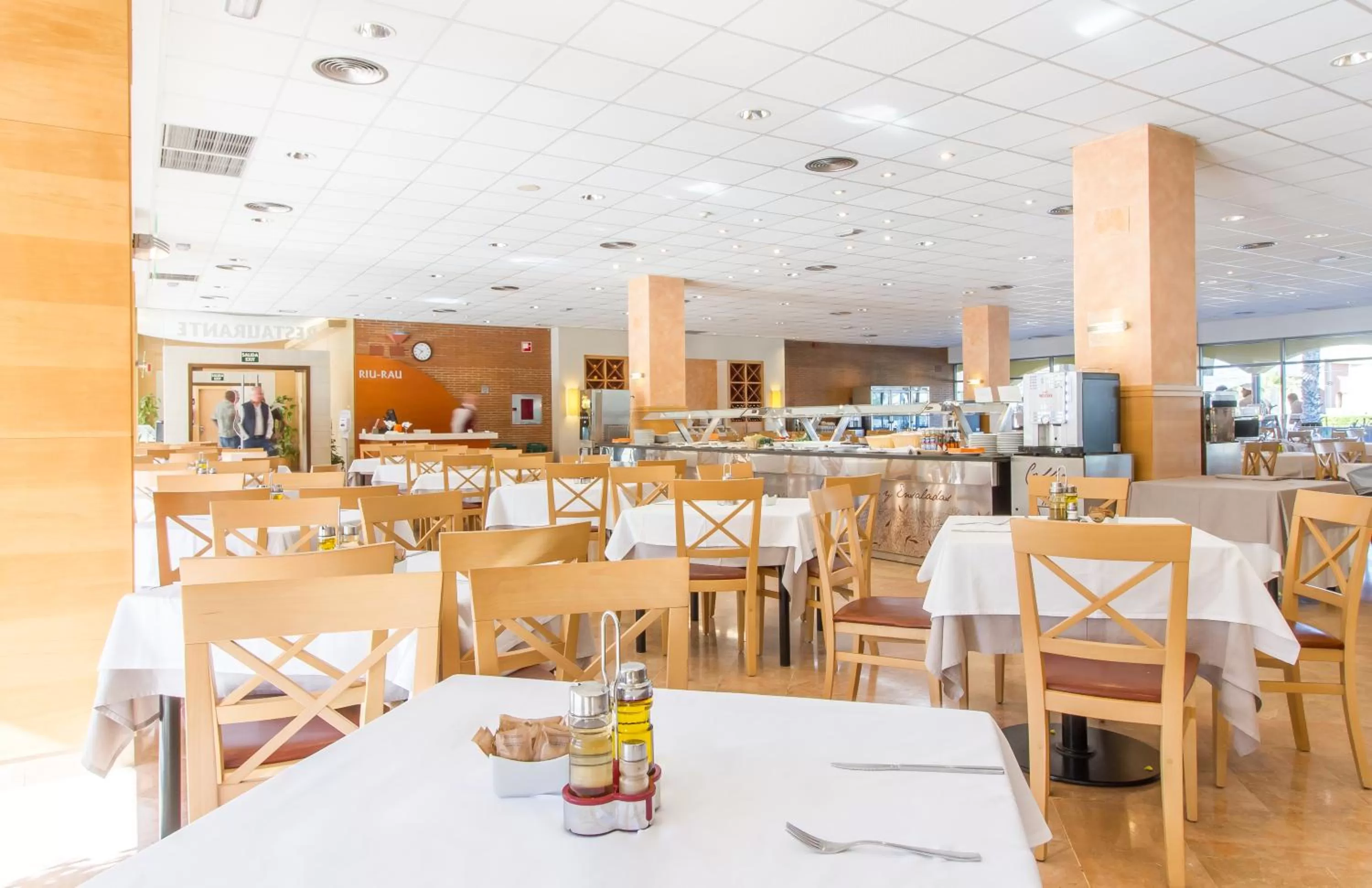 Restaurant/places to eat in Hotel Mediterraneo