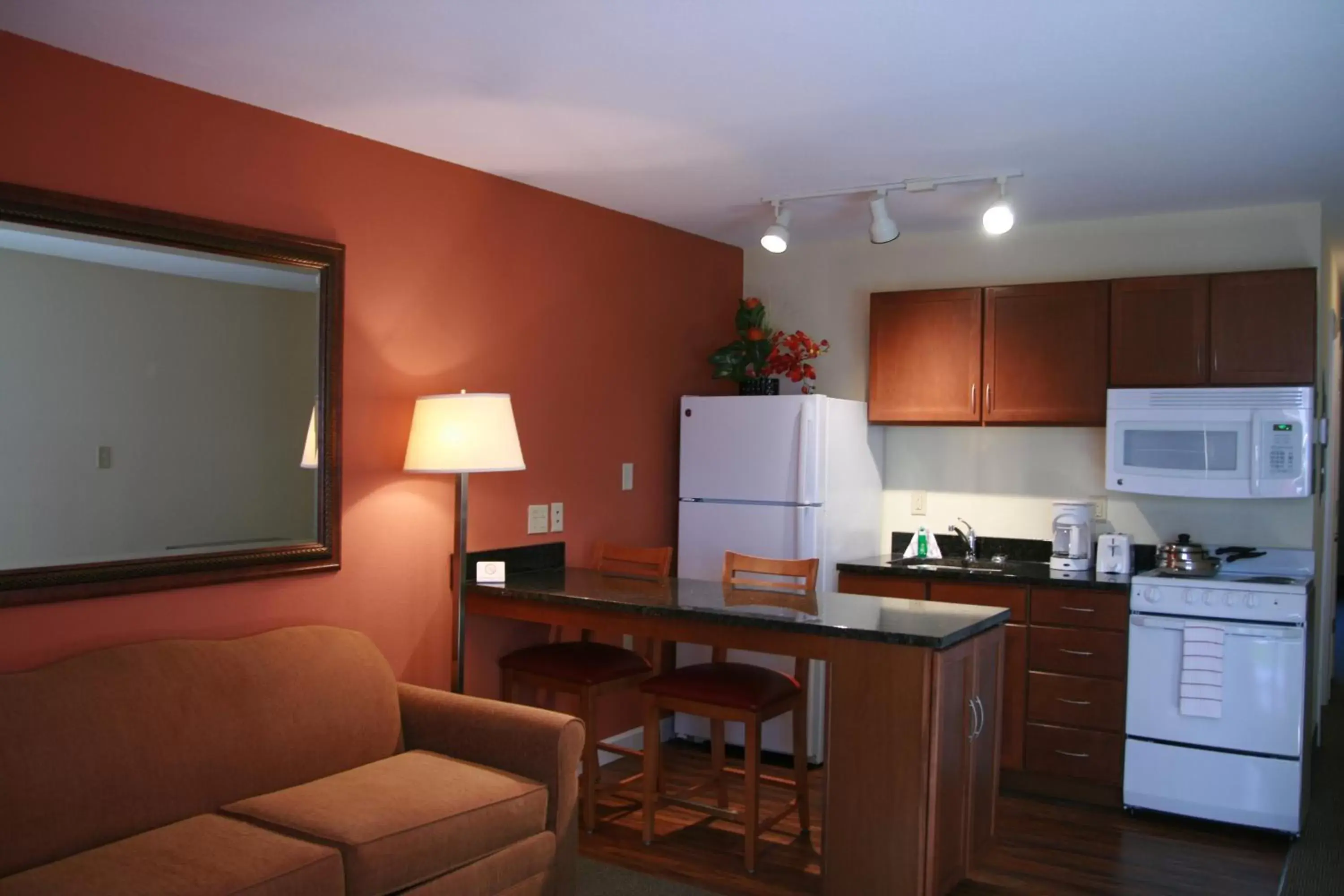 Living room, Kitchen/Kitchenette in Affordable Suites of America Stafford Quantico