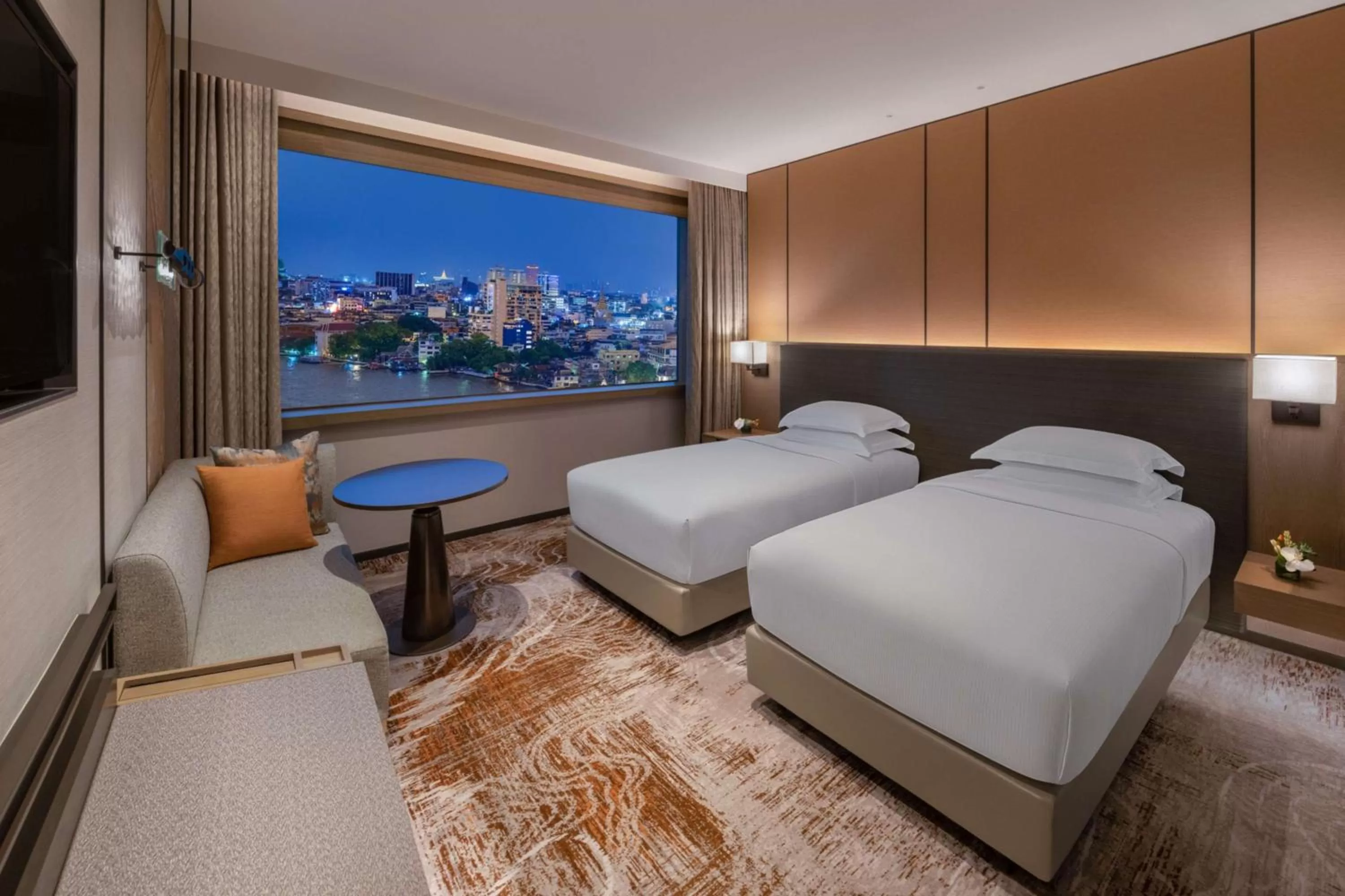 Bed in Millennium Hilton Bangkok