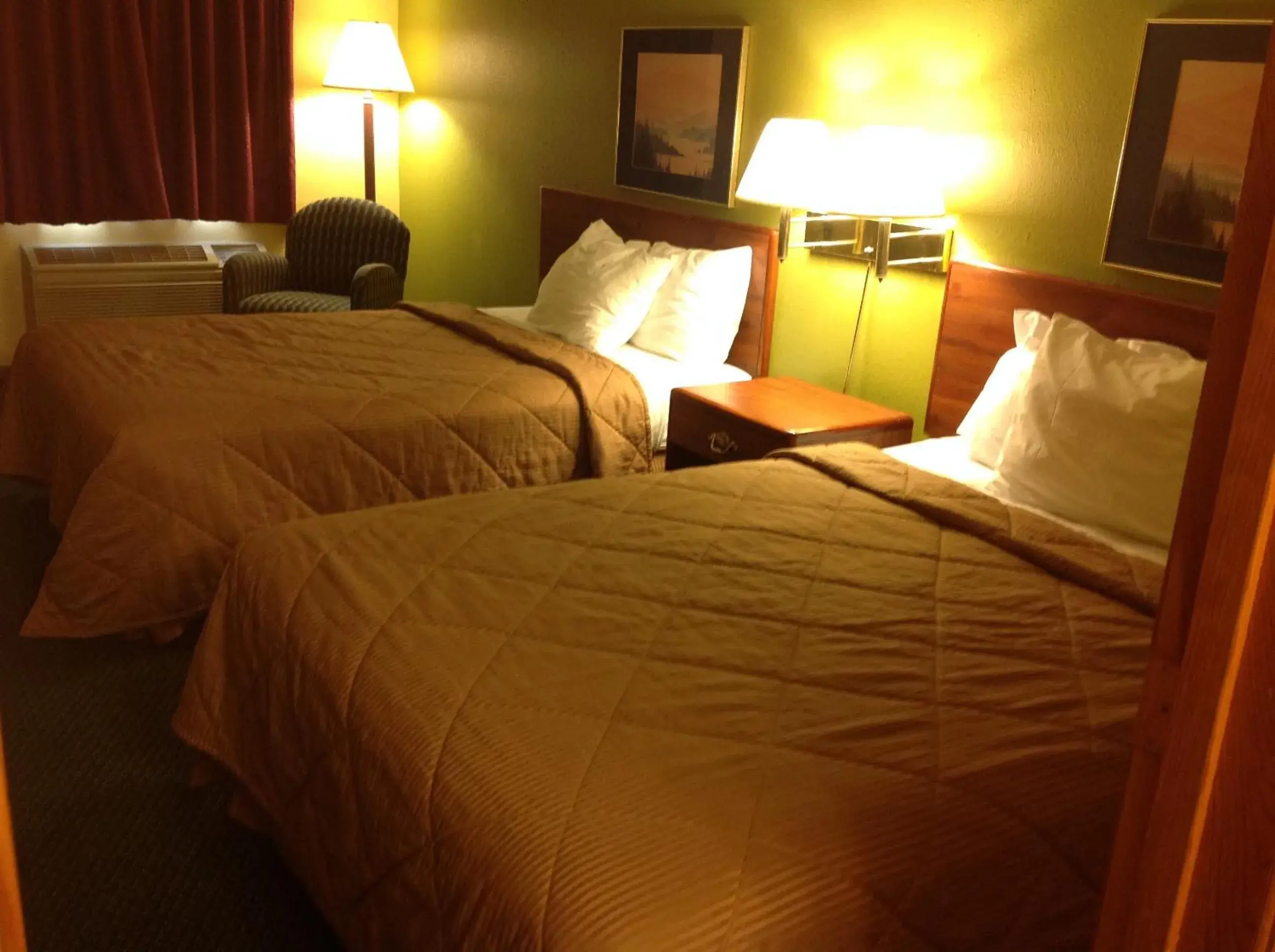 Double Room with Two Double Beds - Smoking in Americas Best Value Inn Maumee/Toledo