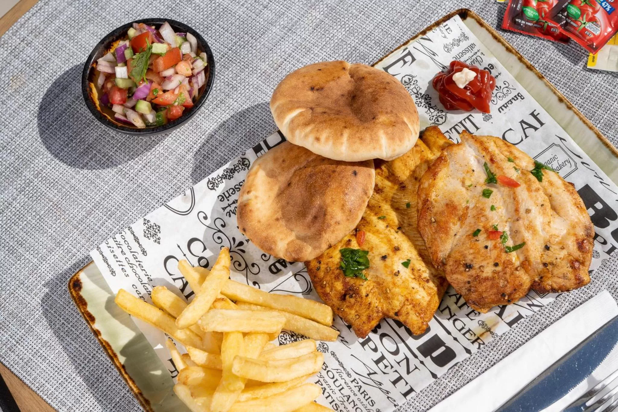 Food and drinks in Vert Hotel Eilat by AFI Hotels