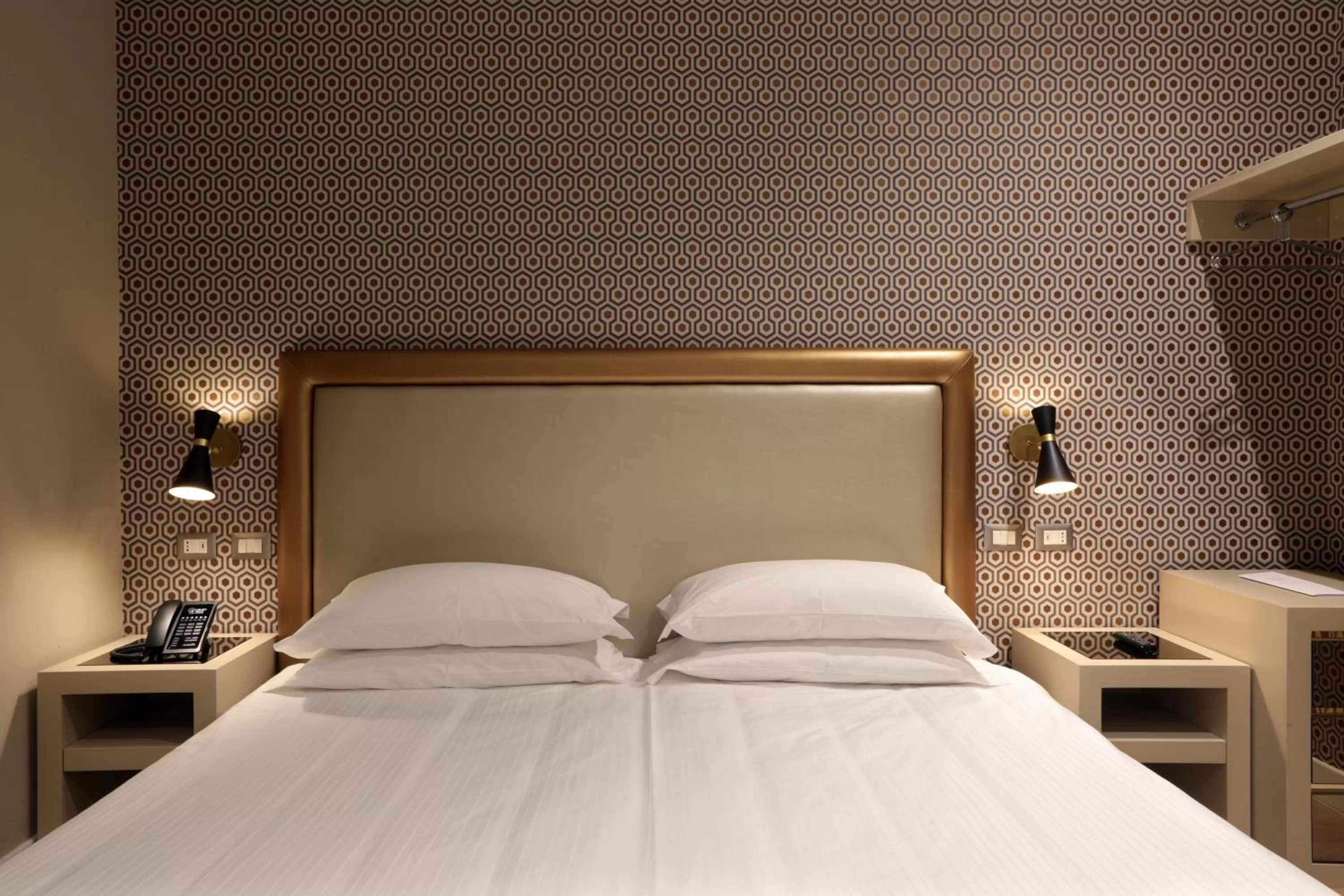 TV and multimedia, Bed in Caruso Place Luxury Rooms & Suites