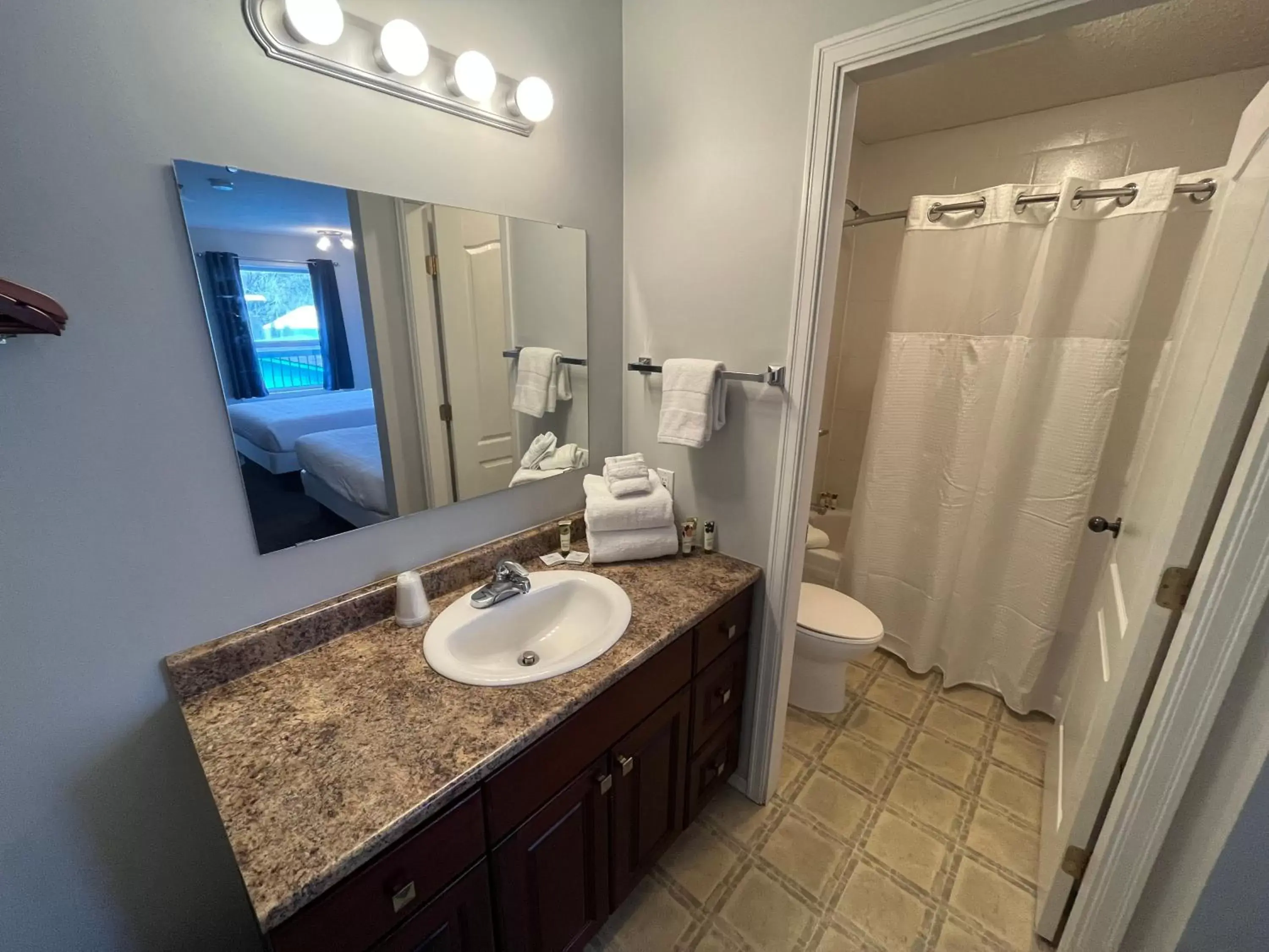 Toilet, Bathroom in Lakeside Villa Inn & Suites