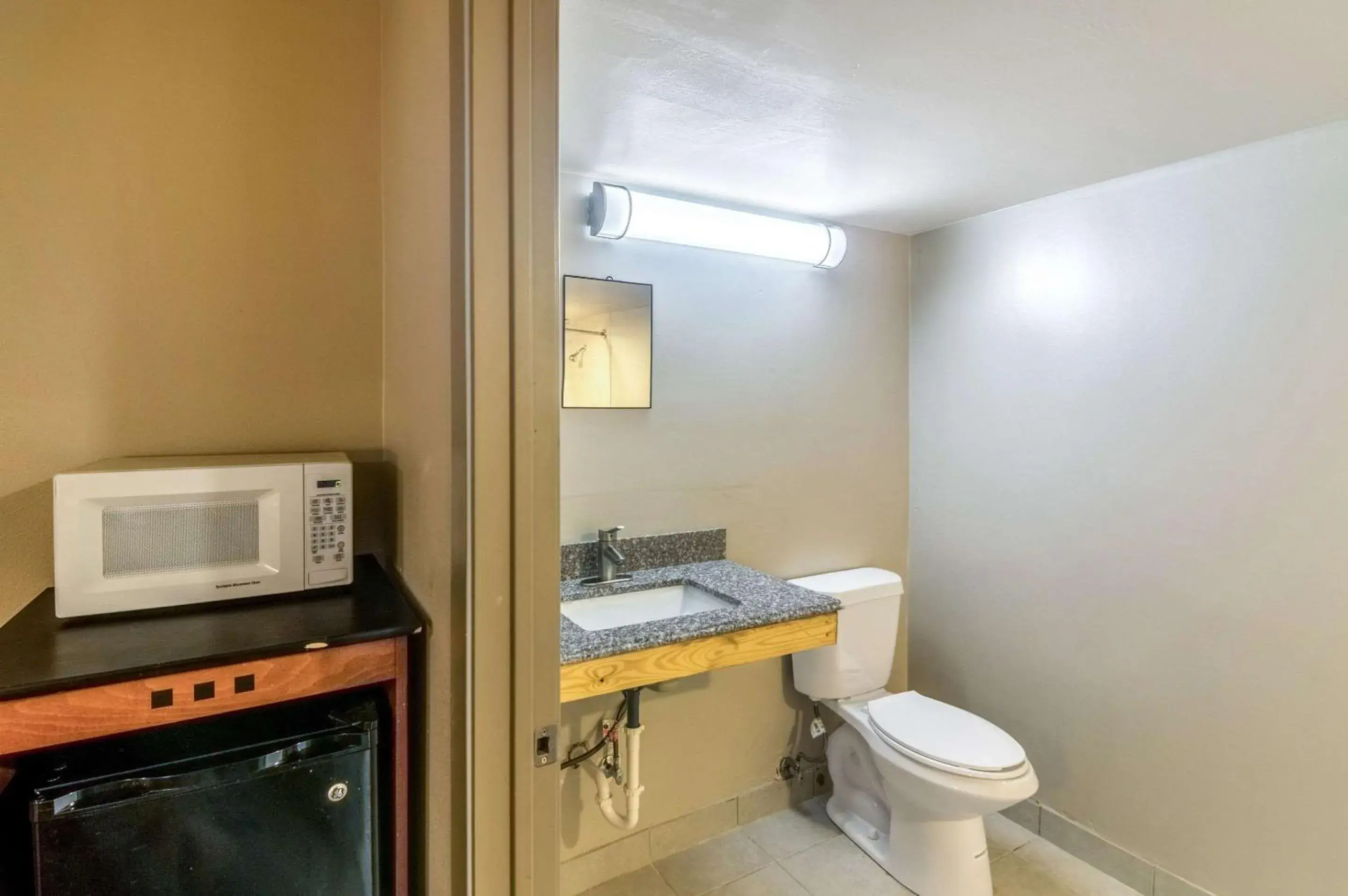 Photo of the whole room, Bathroom in Rodeway Inn Arlington