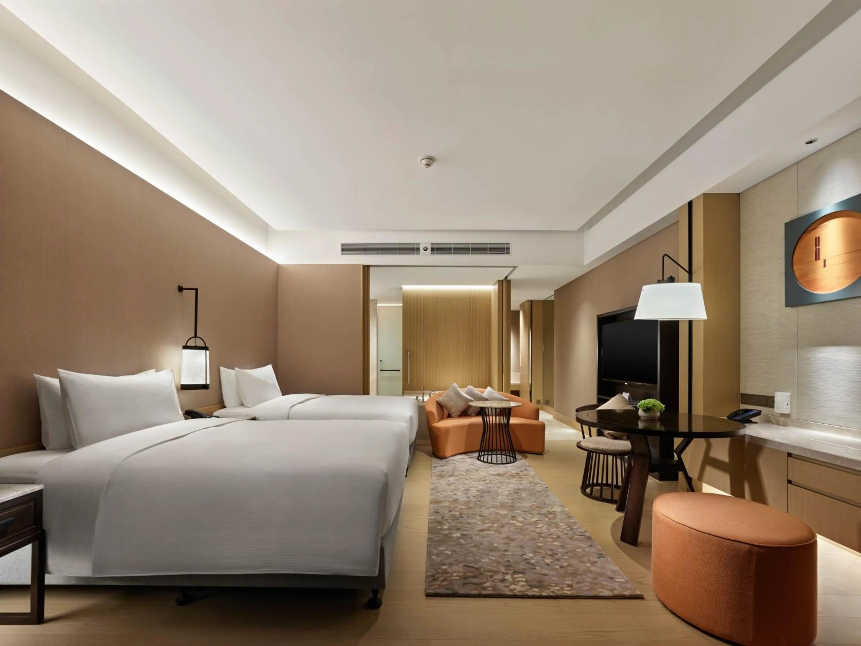 Photo of the whole room, Bed in Hilton Shanghai Songjiang Guangfulin
