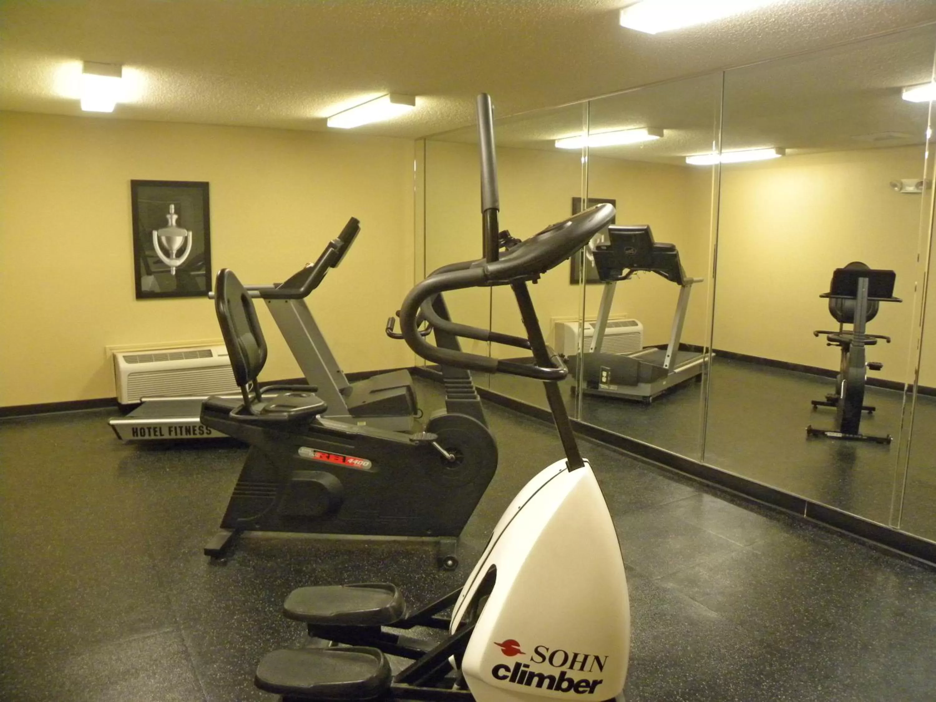 Fitness centre/facilities in Suburban Studios Houston North I-45