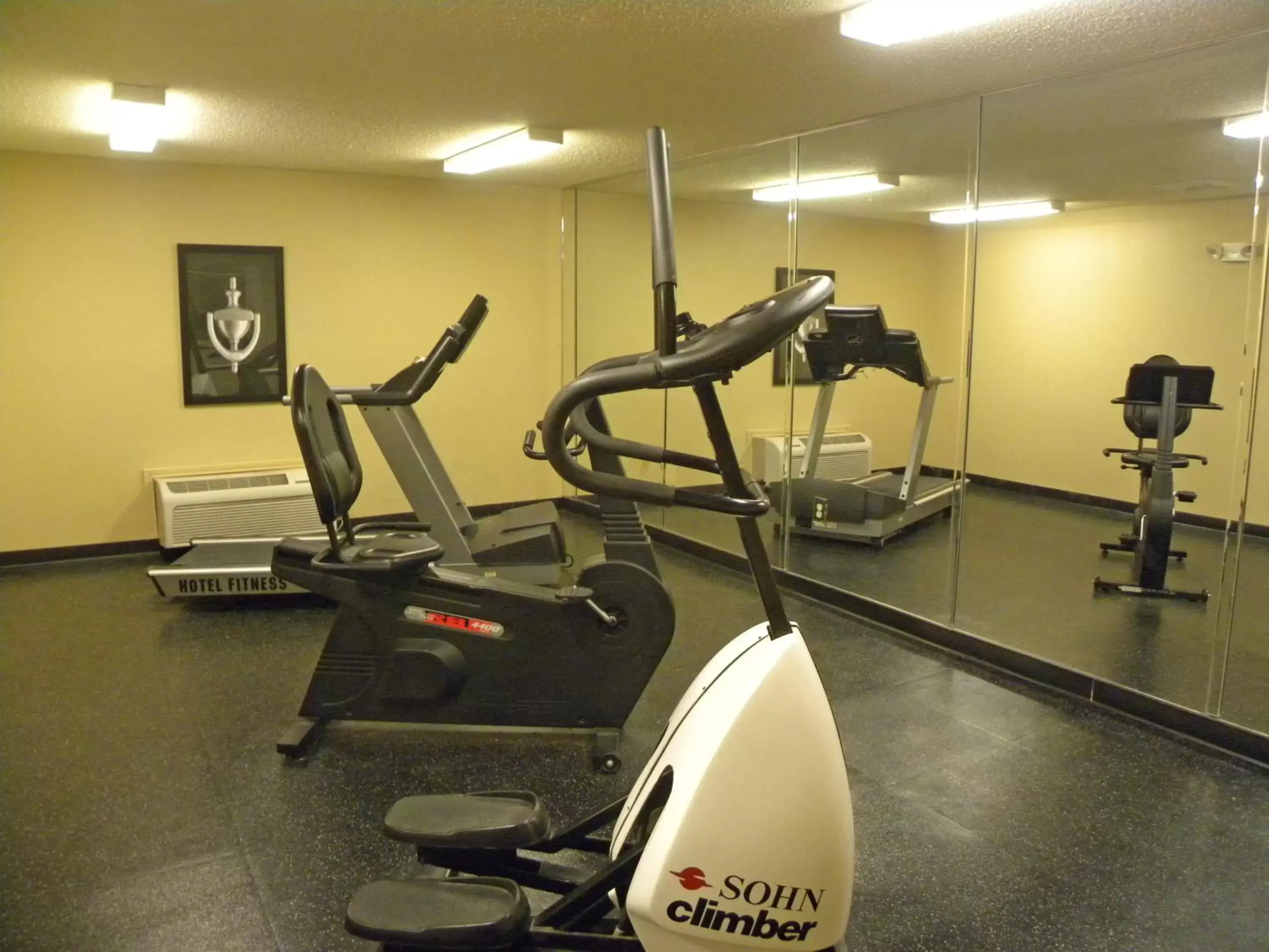 Fitness centre/facilities, Fitness Center/Facilities in Suburban Studios Houston North I-45