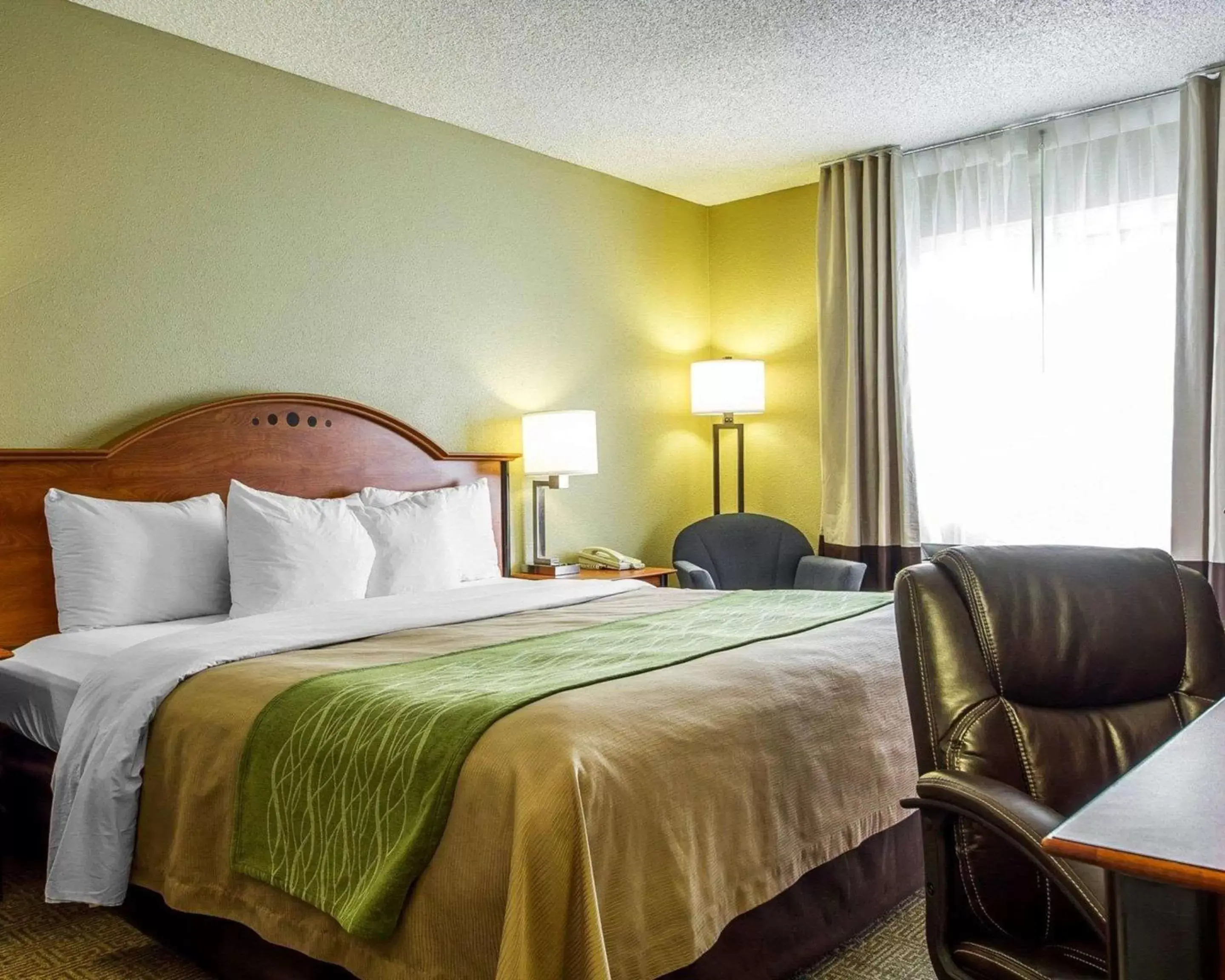 Photo of the whole room, Bed in Comfort Inn Modesto