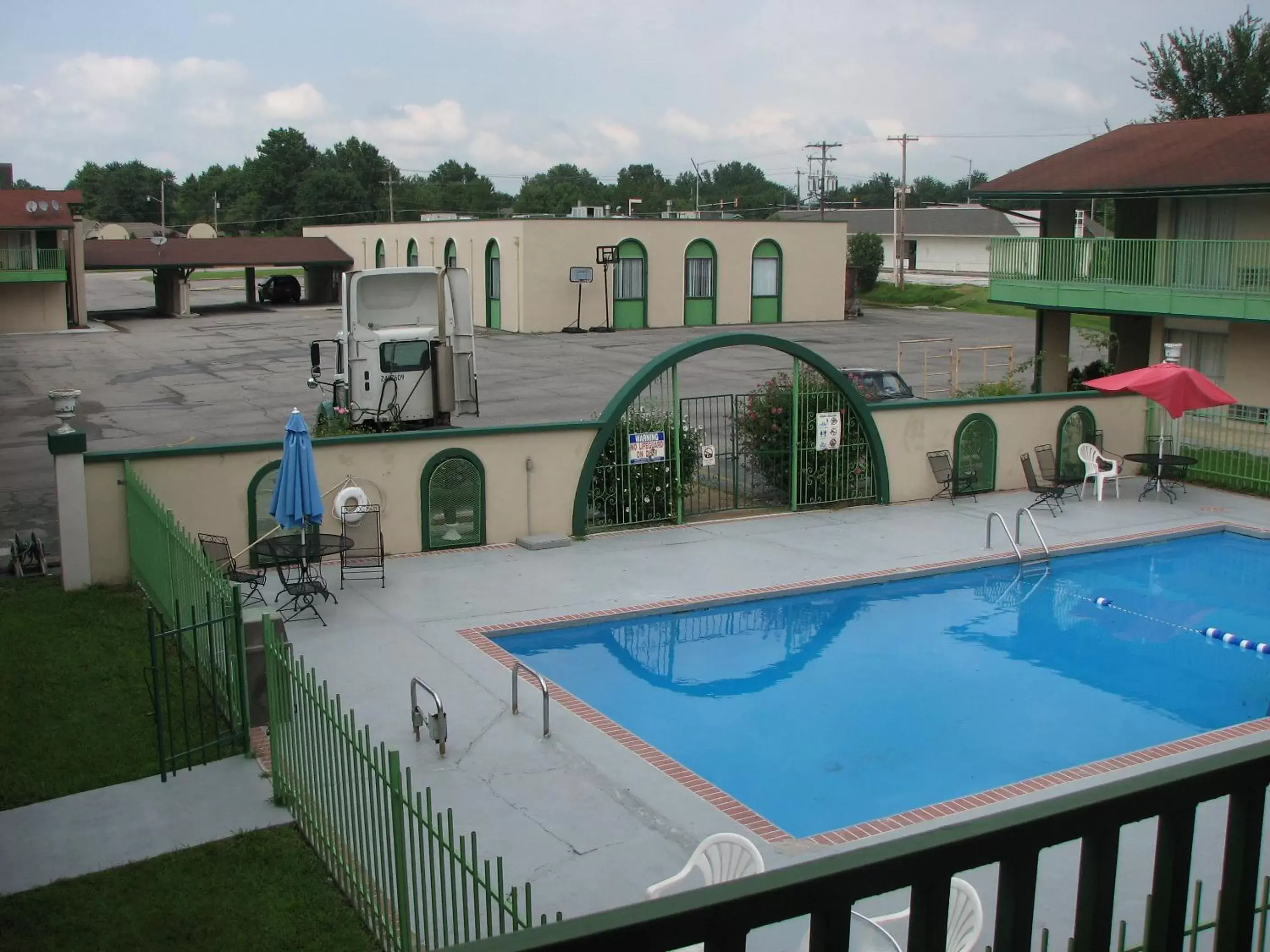 Swimming Pool in Canterbury Inn & Suites