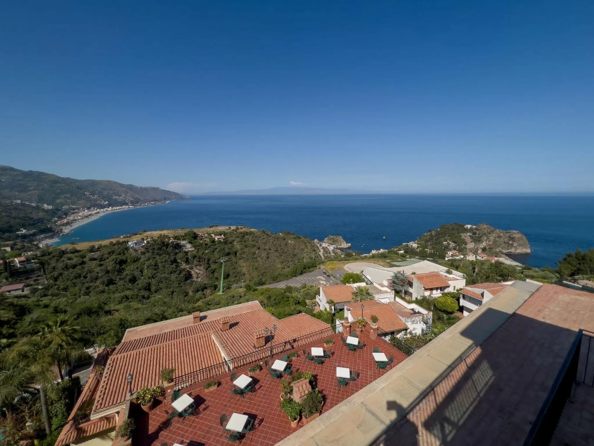 Restaurant/places to eat in Hotel Sirius