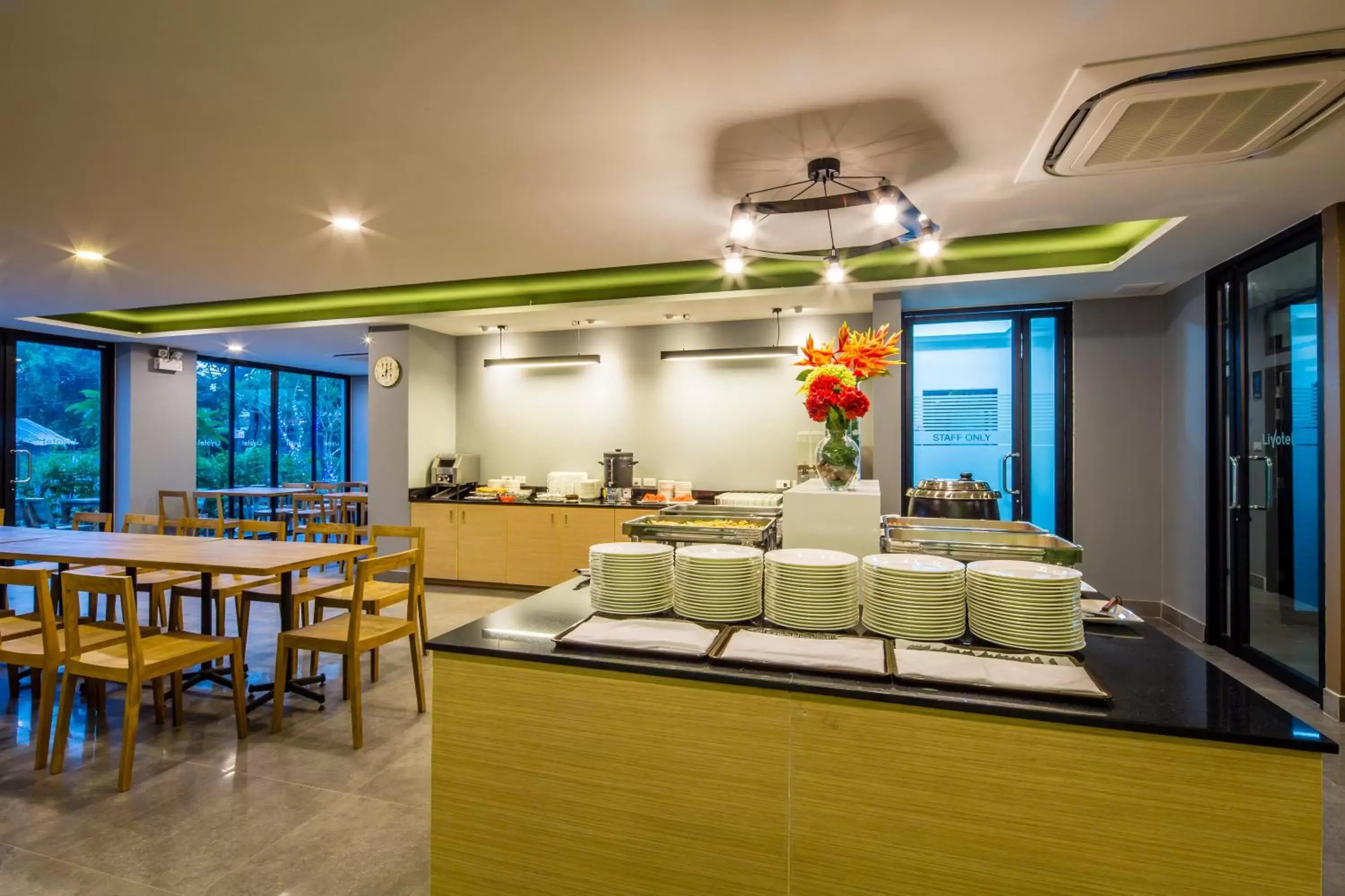 Restaurant/places to eat in Livotel Hotel Kaset Nawamin Bangkok