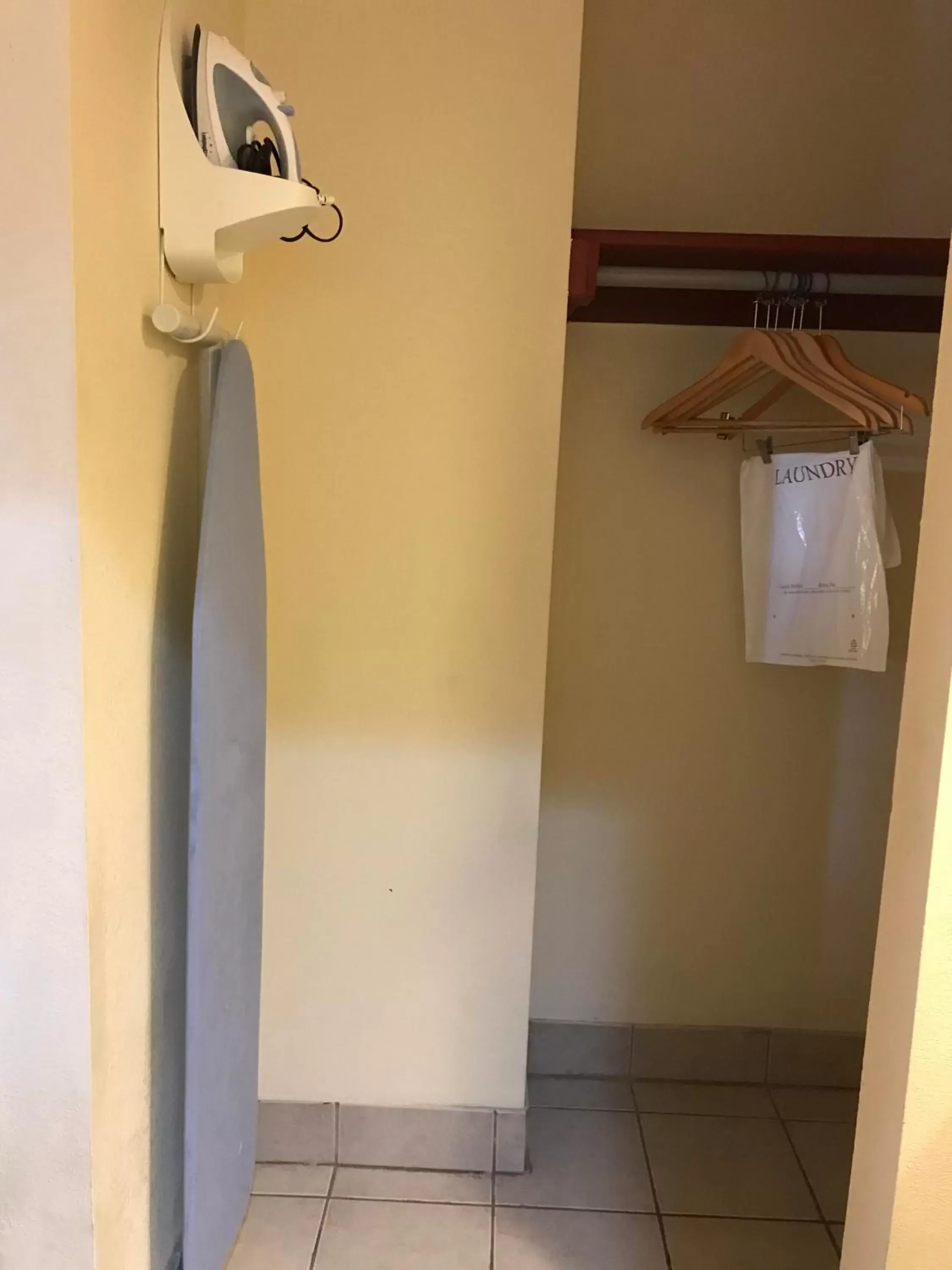 wardrobe, Bathroom in Red Carpet Inn Norwalk