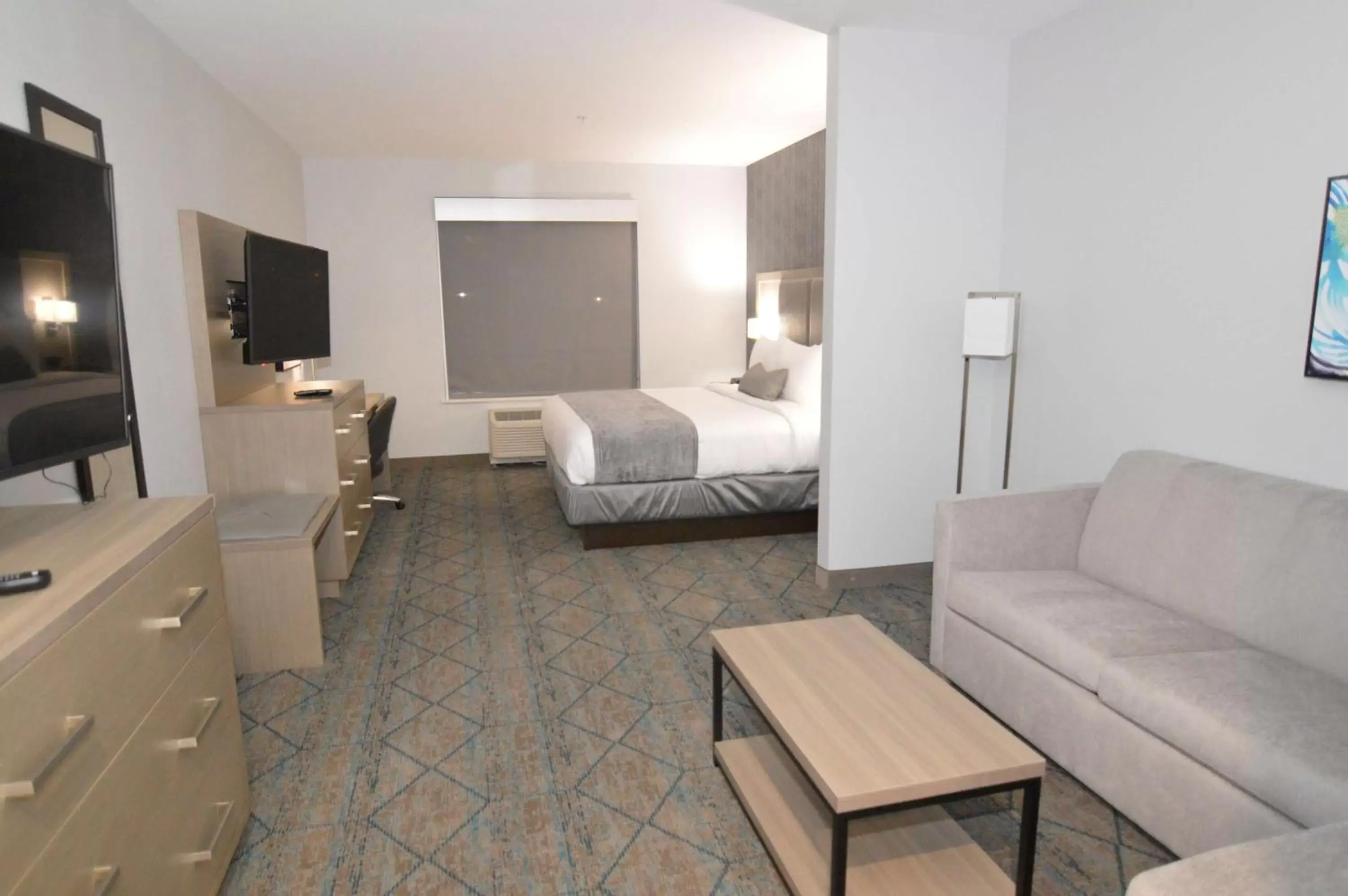 Photo of the whole room, Bed in Best Western Plus Executive Residency Oklahoma City I-35 Photo of the whole room, Bed in Best Western Plus Executive Residency Oklahoma City I-35