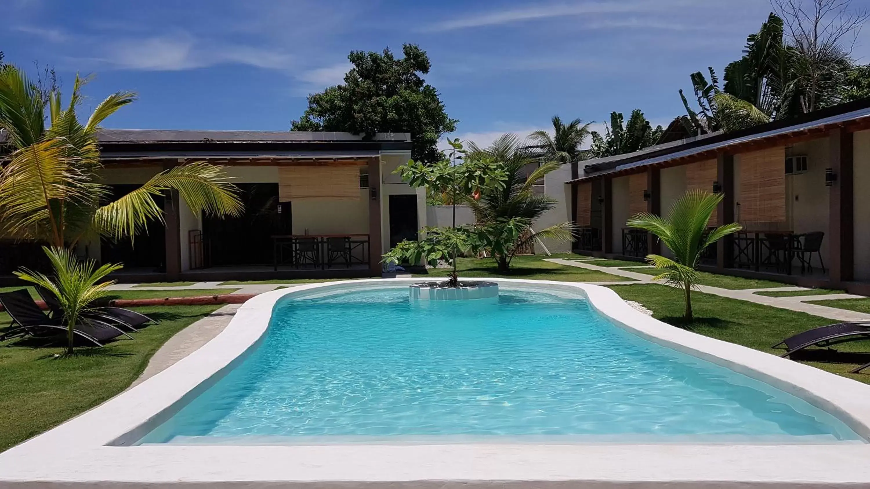 Property building, Swimming Pool in Positano Alona Beach Panglao