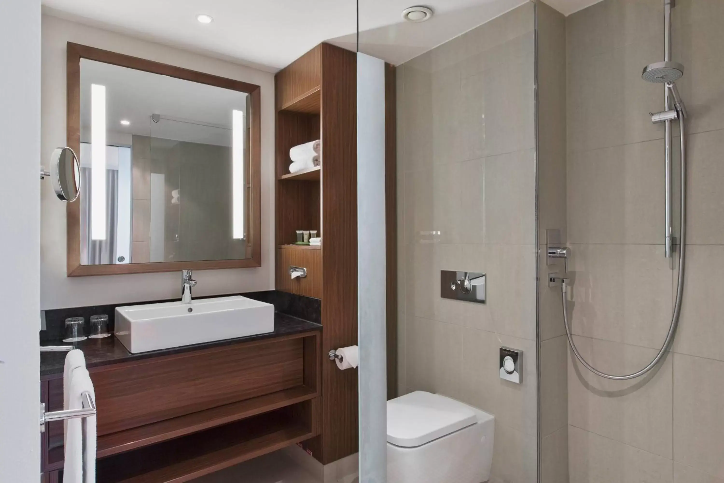 Bathroom in Courtyard by Marriott Wiesbaden-Nordenstadt