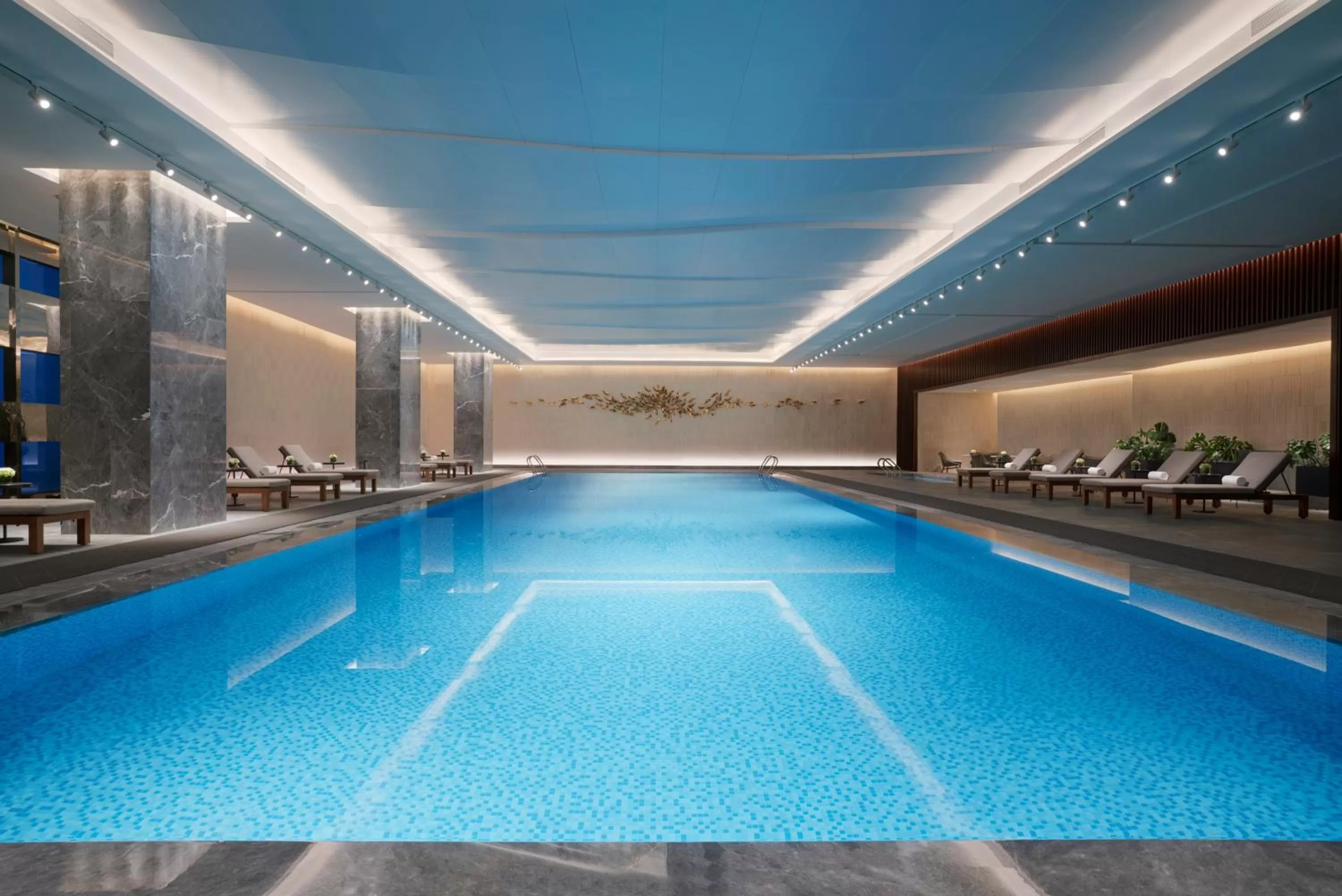 Swimming pool in Suning Galaxy International Hotel Xuzhou