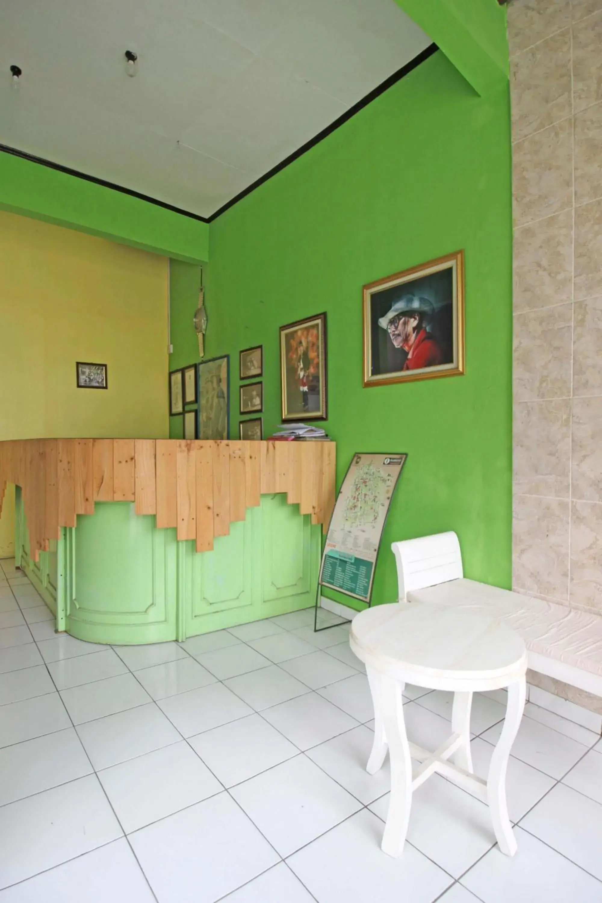 Lobby or reception in RedDoorz near Pojok Beteng Prawirotaman Lobby or reception in RedDoorz near Pojok Beteng Prawirotaman