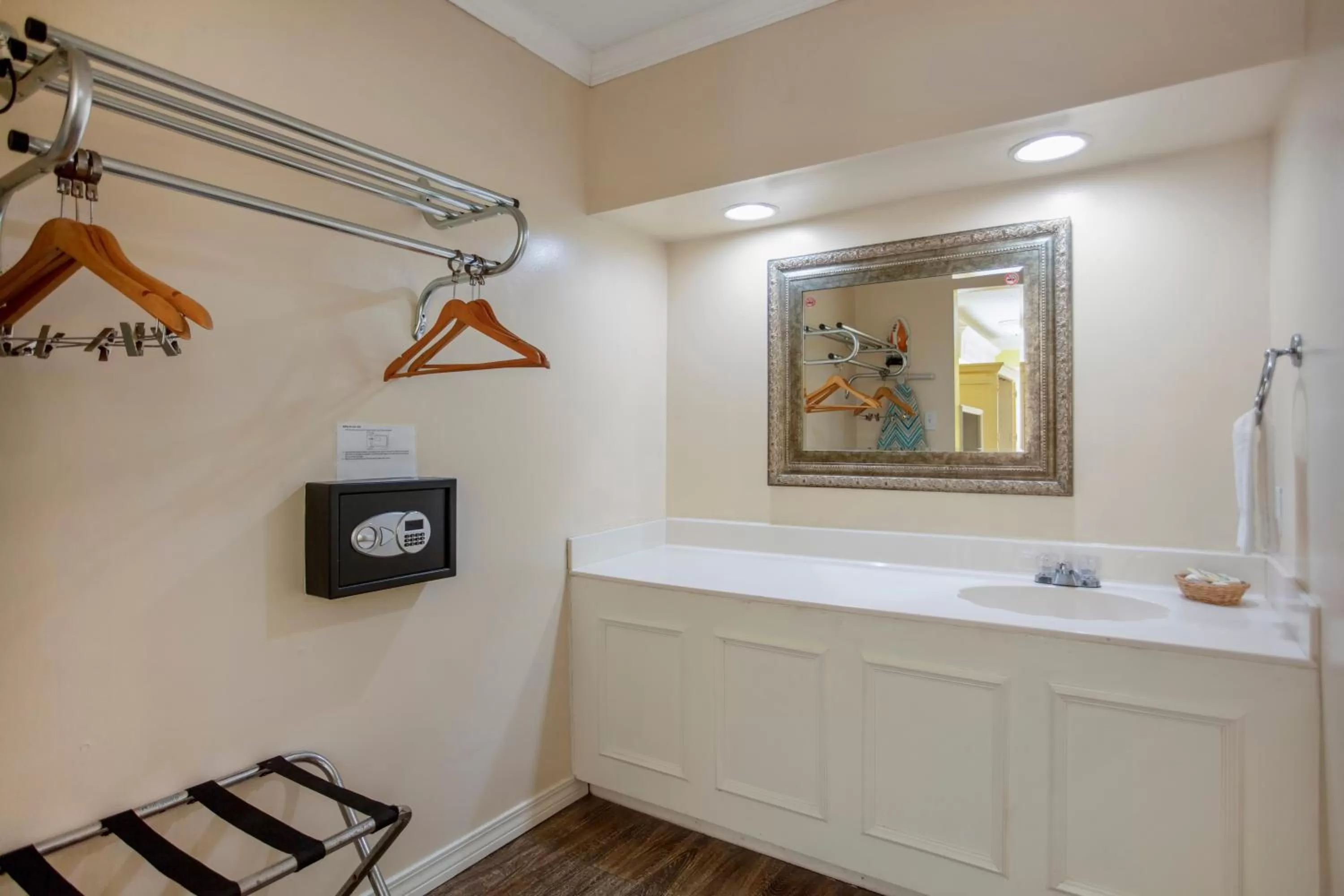 Bathroom in Edgewater Inn - Biloxi Beach