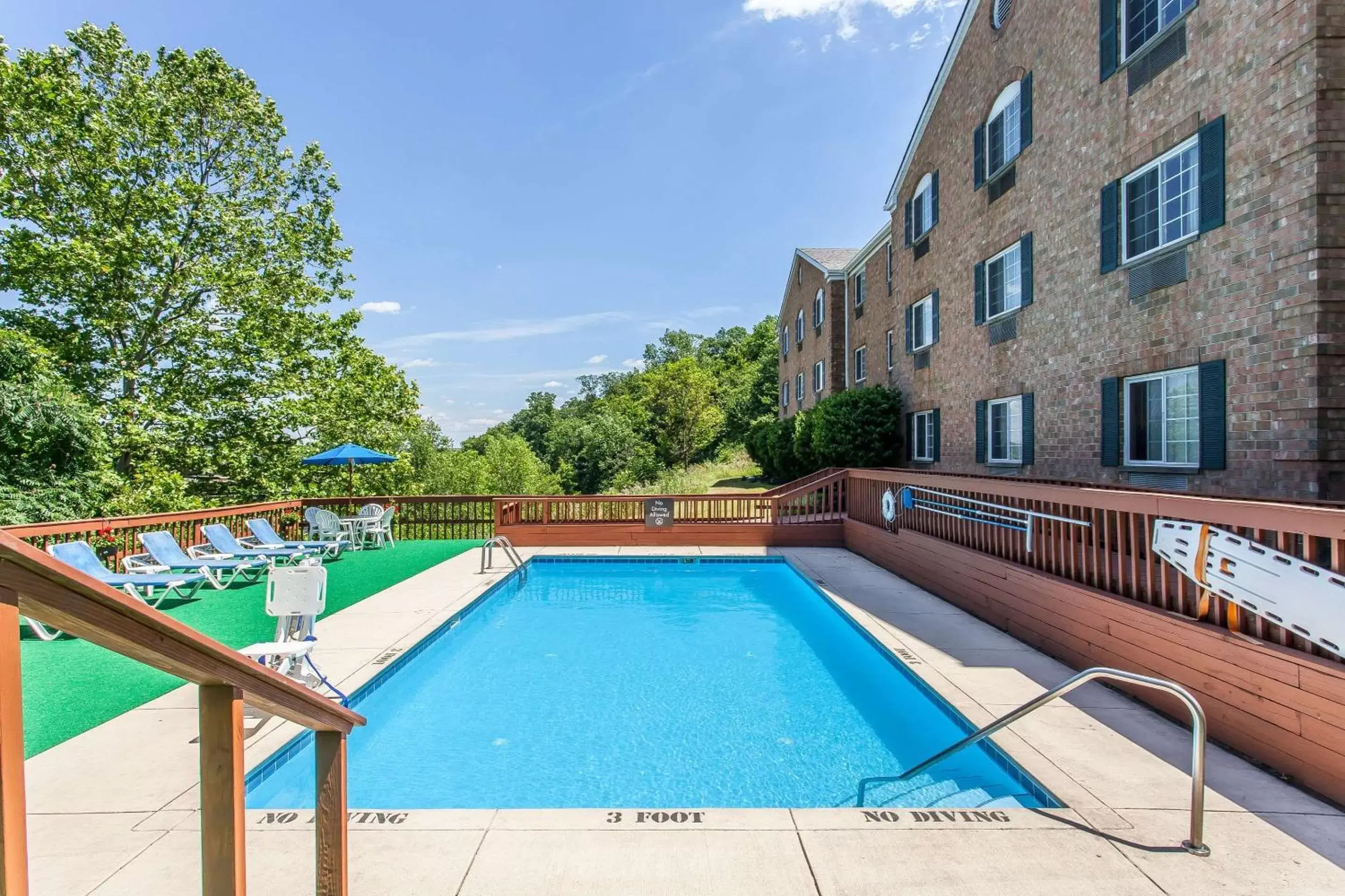 On site, Swimming Pool in Comfort Inn Independence