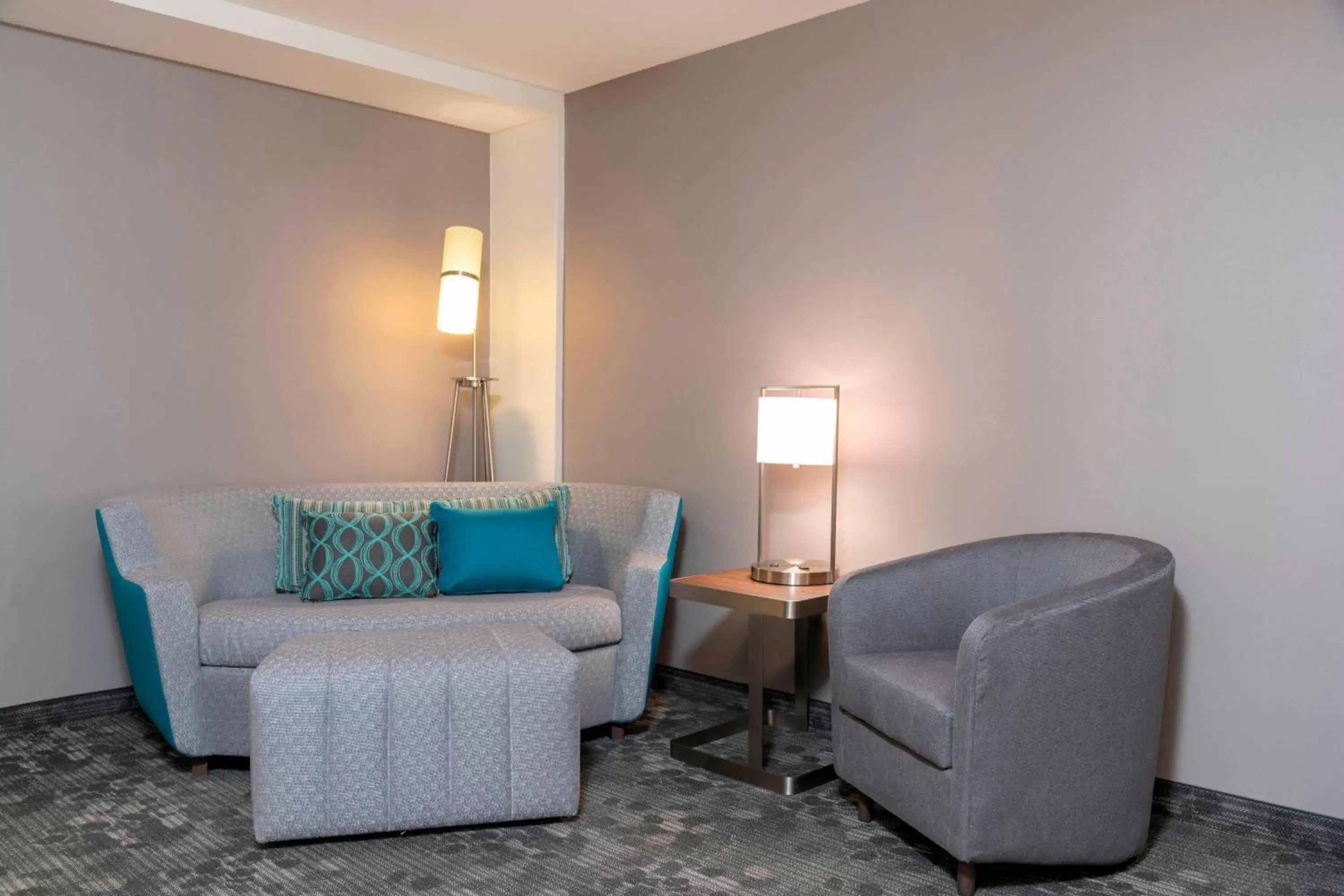 Lounge or bar, Seating Area in Courtyard by Marriott Cleveland Elyria