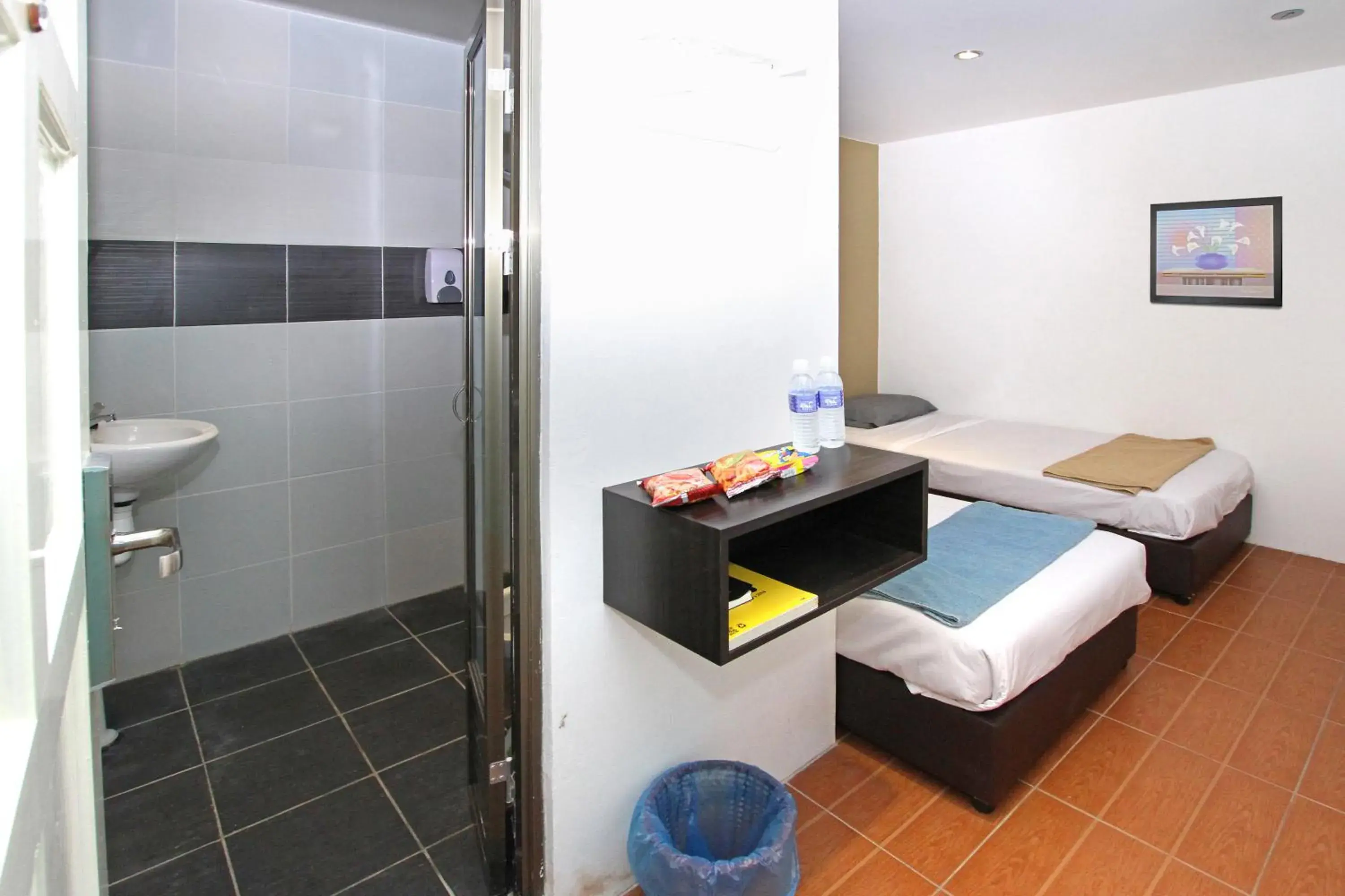 Bed, Bathroom in Dream City Hotel