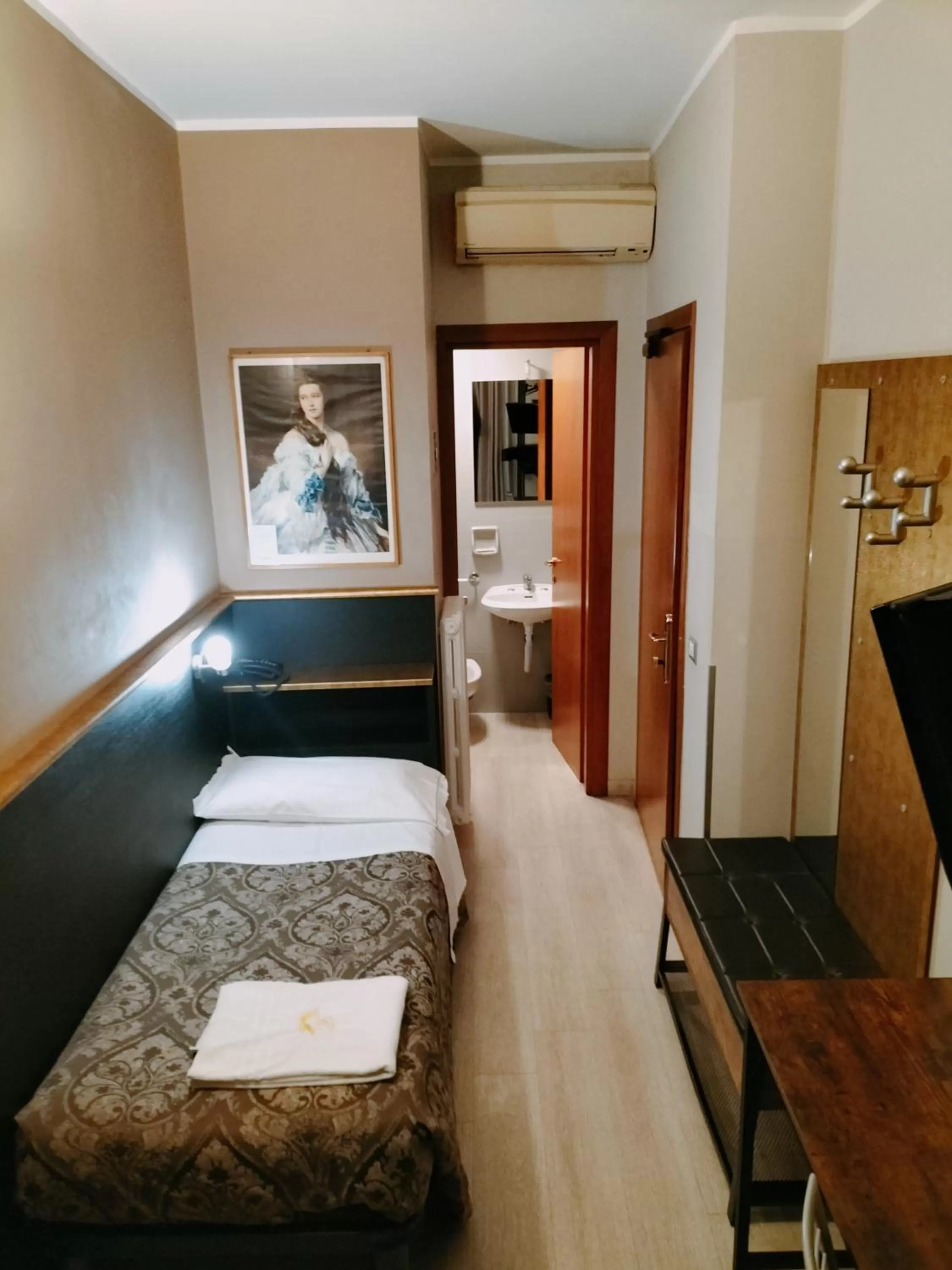 Bed in Hotel MM Dateo