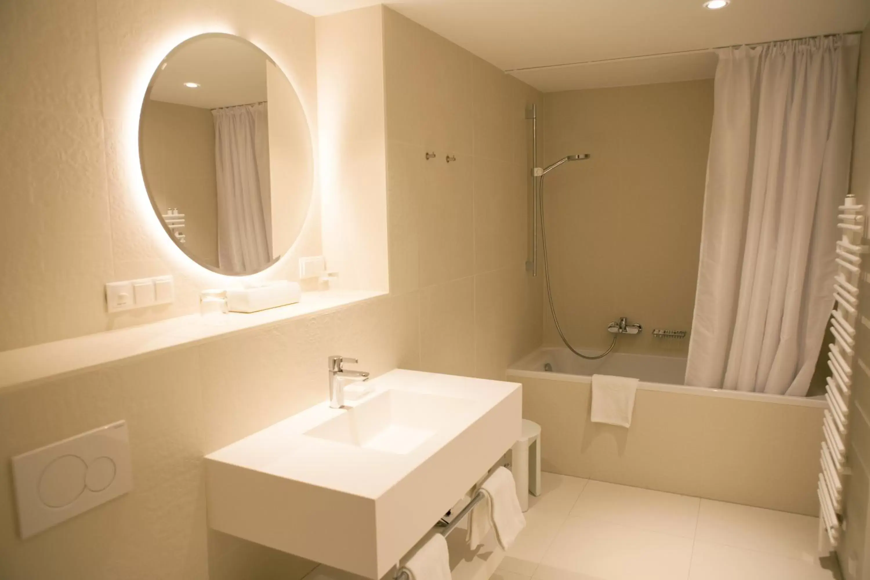 Photo of the whole room, Bathroom in Hotel Caroline