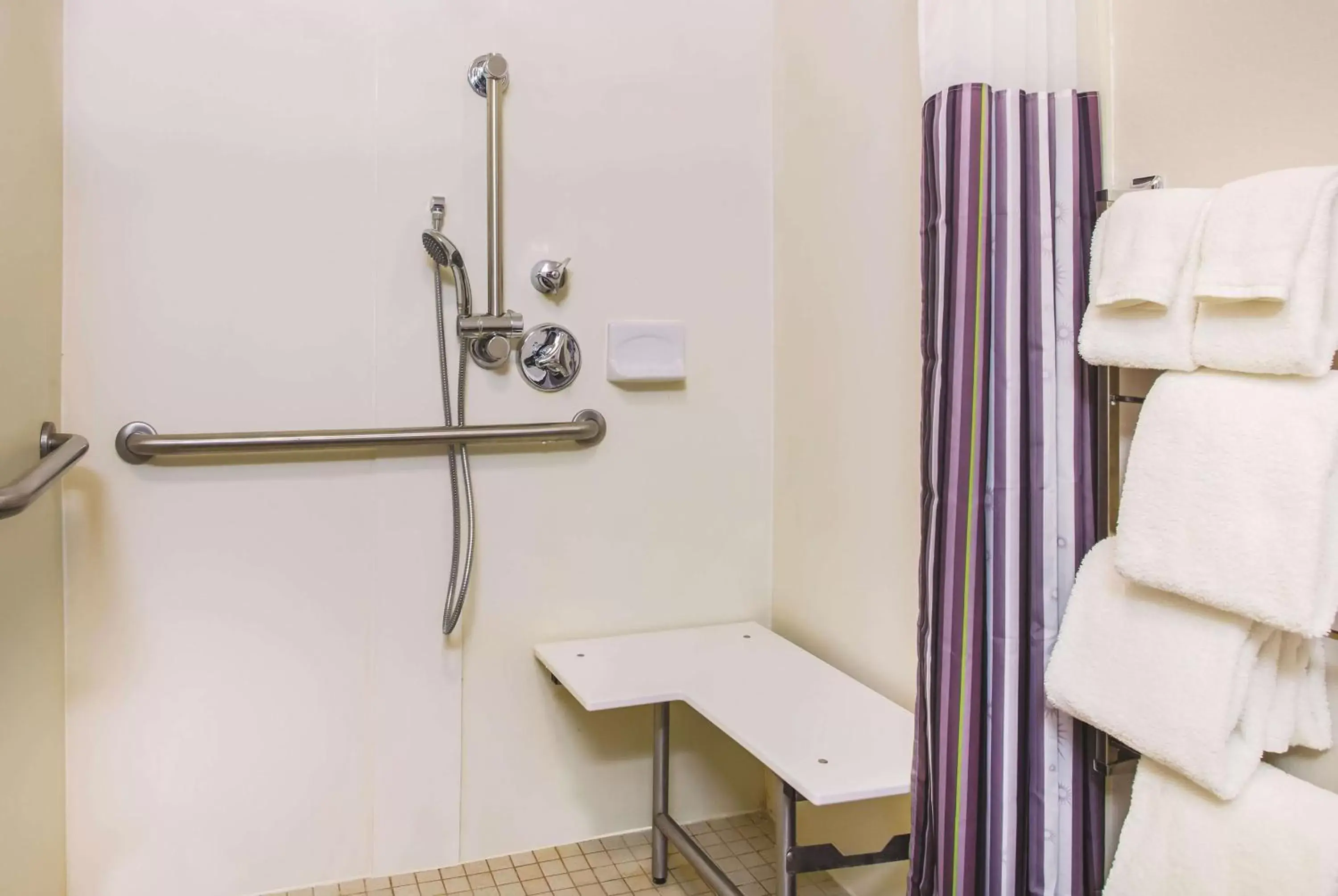 Shower, Bathroom in La Quinta by Wyndham Las Vegas Summerlin Tech