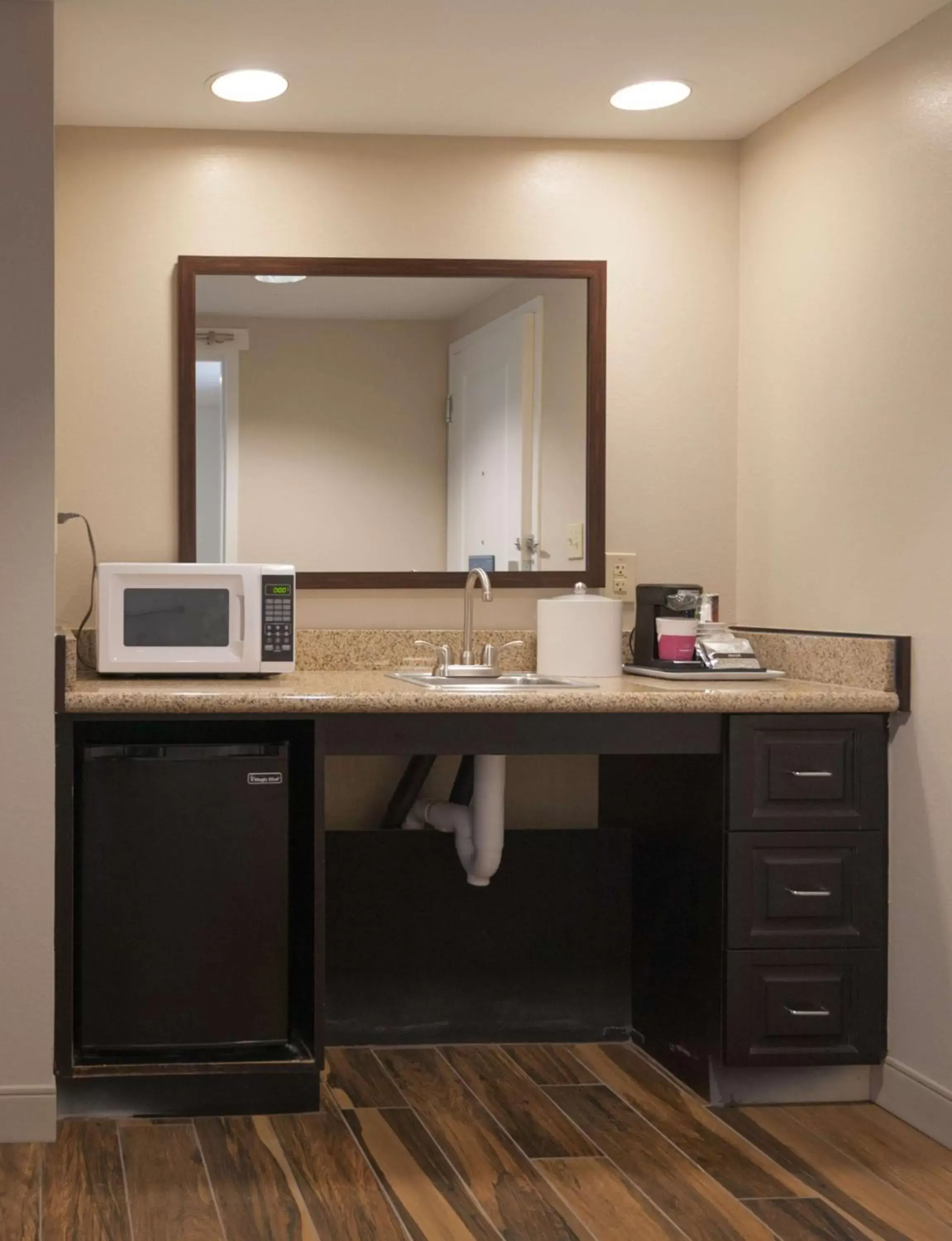 Photo of the whole room, Bathroom in Hampton Inn Doylestown