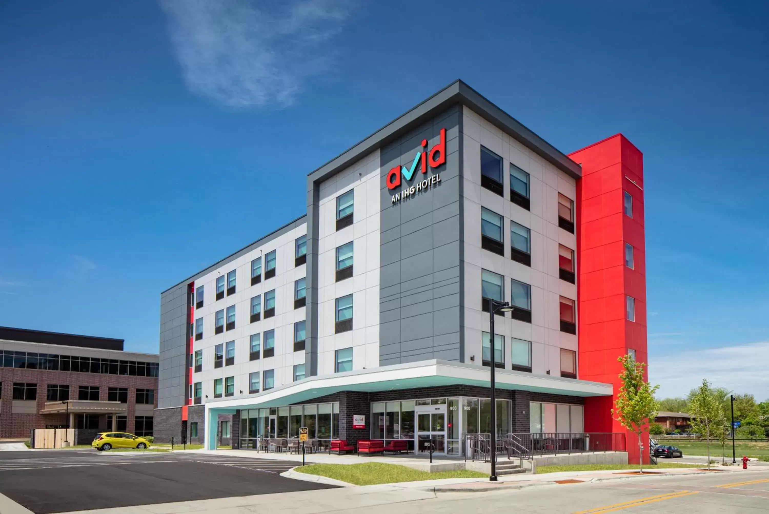 Facade/entrance, Property Building in avid hotels - Madison - Monona, an IHG Hotel