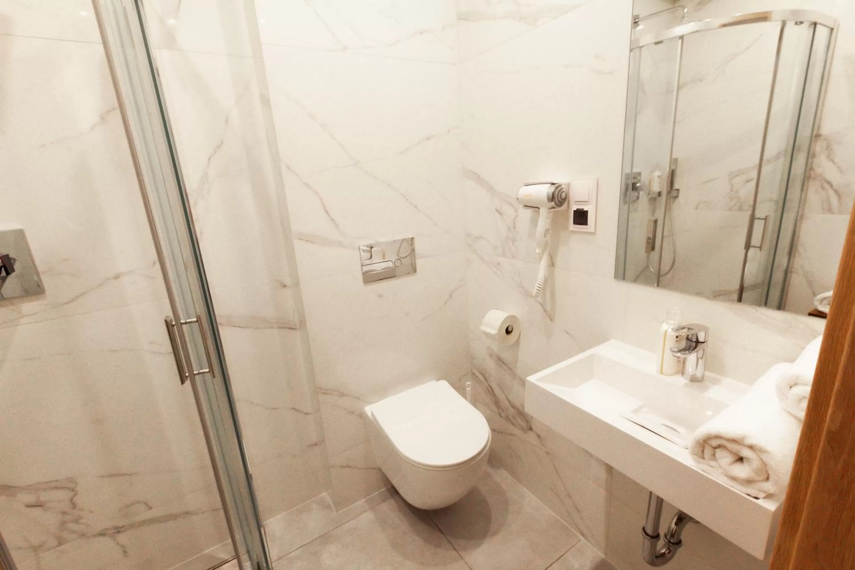 Shower in Hotel Pogoria Residence