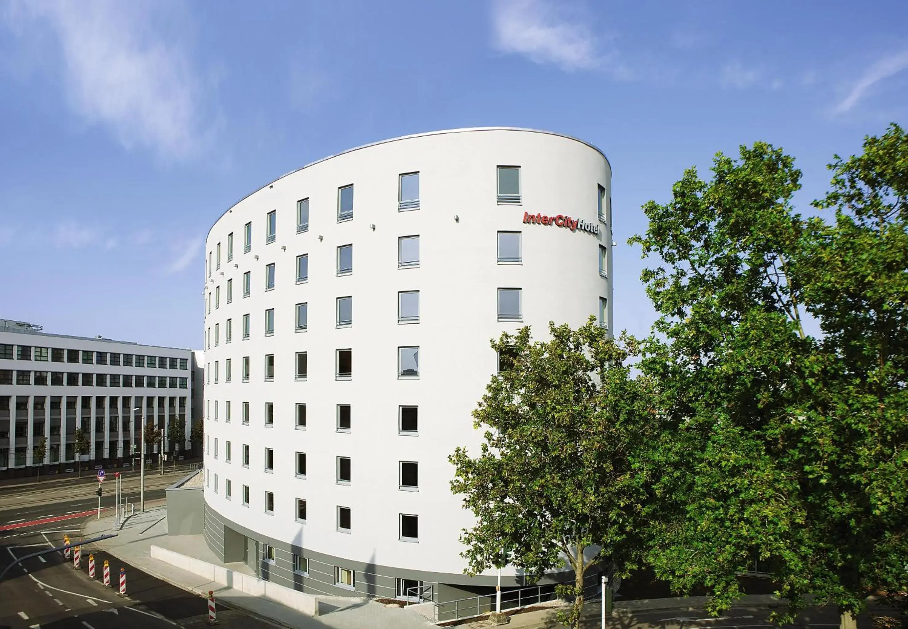 Facade/entrance, Property Building in IntercityHotel Mainz