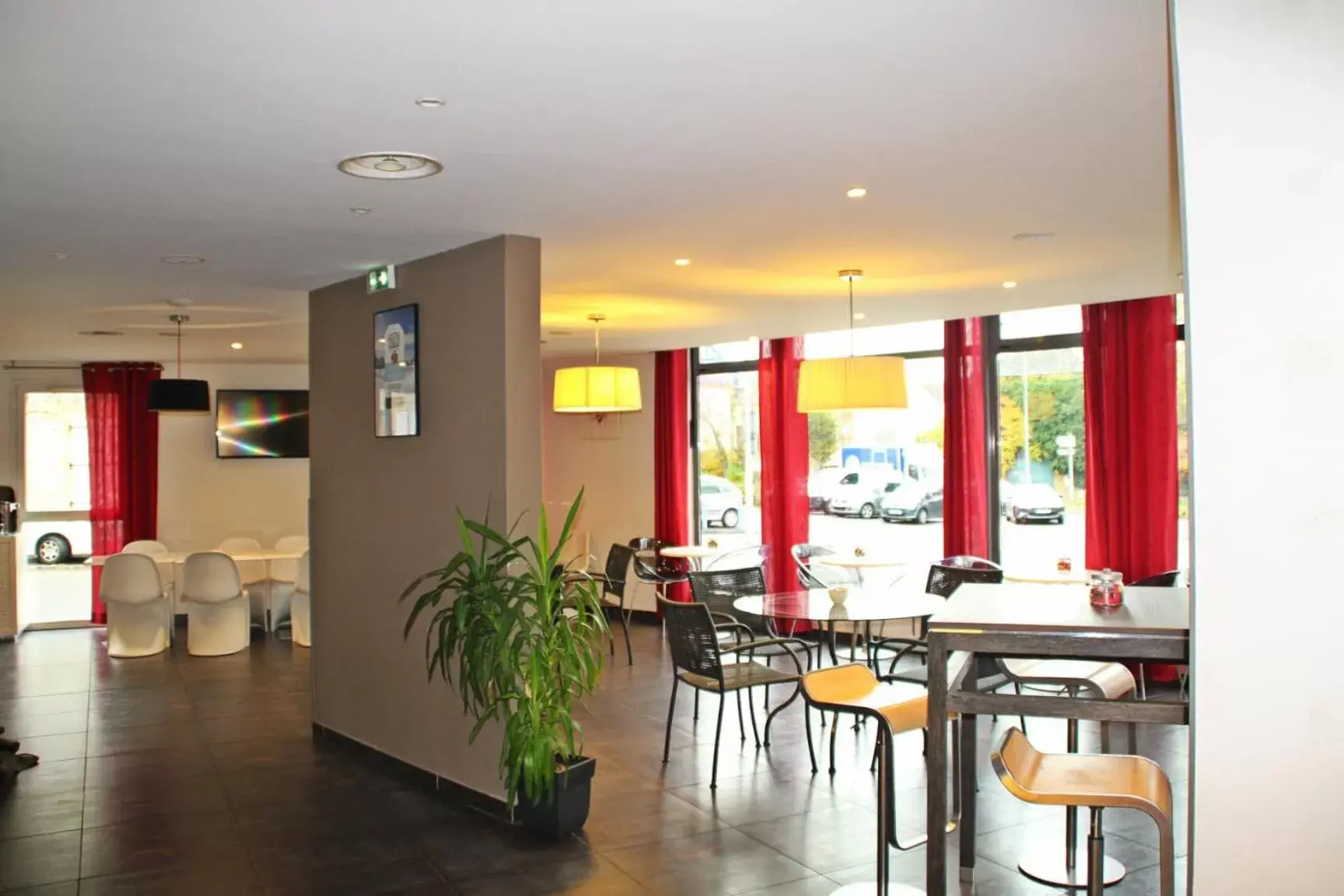 Lounge or bar in Kyriad Charleville Mezieres