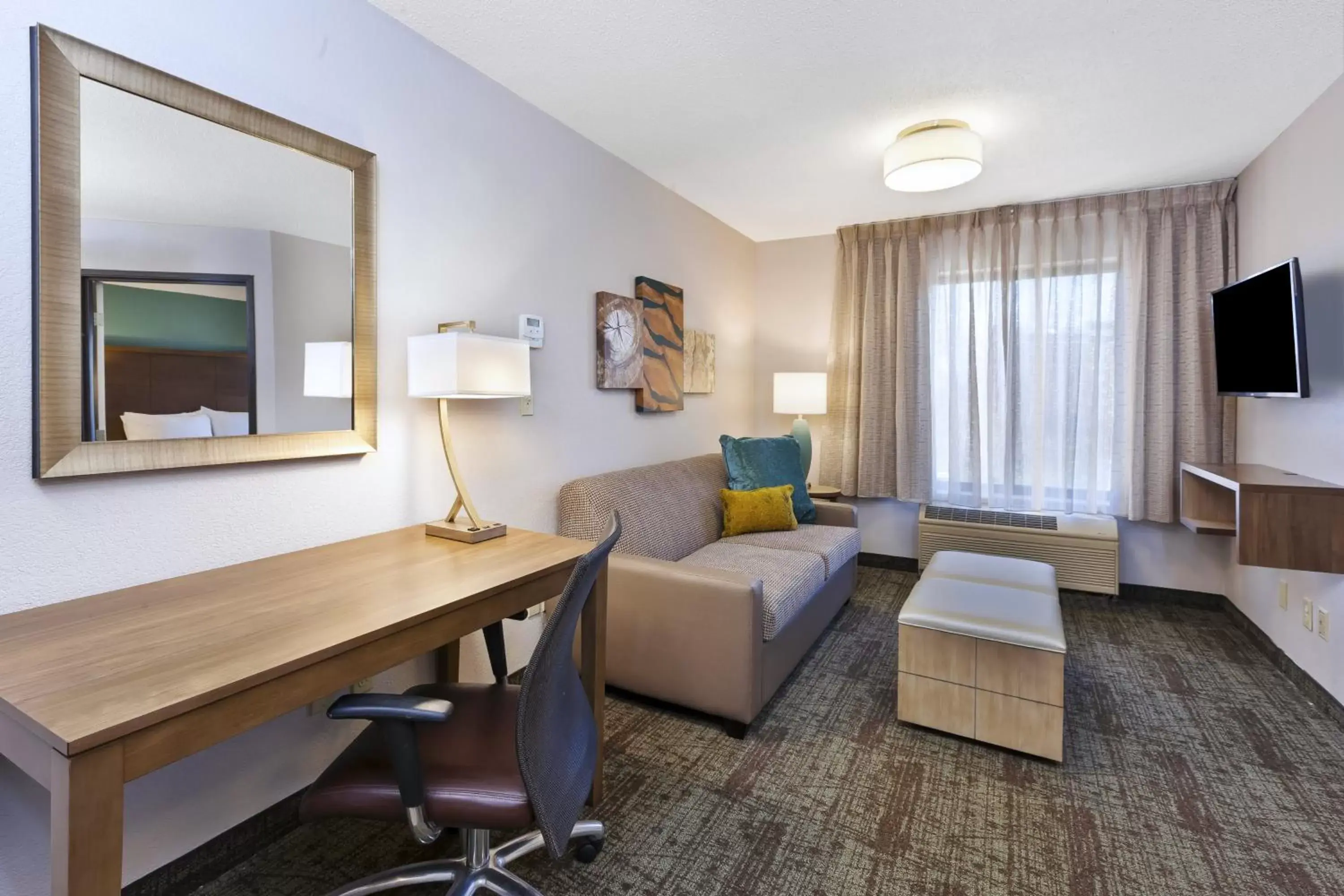Photo of the whole room, Seating Area in Staybridge Suites Columbia-Highway 63 & I-70, an IHG Hotel