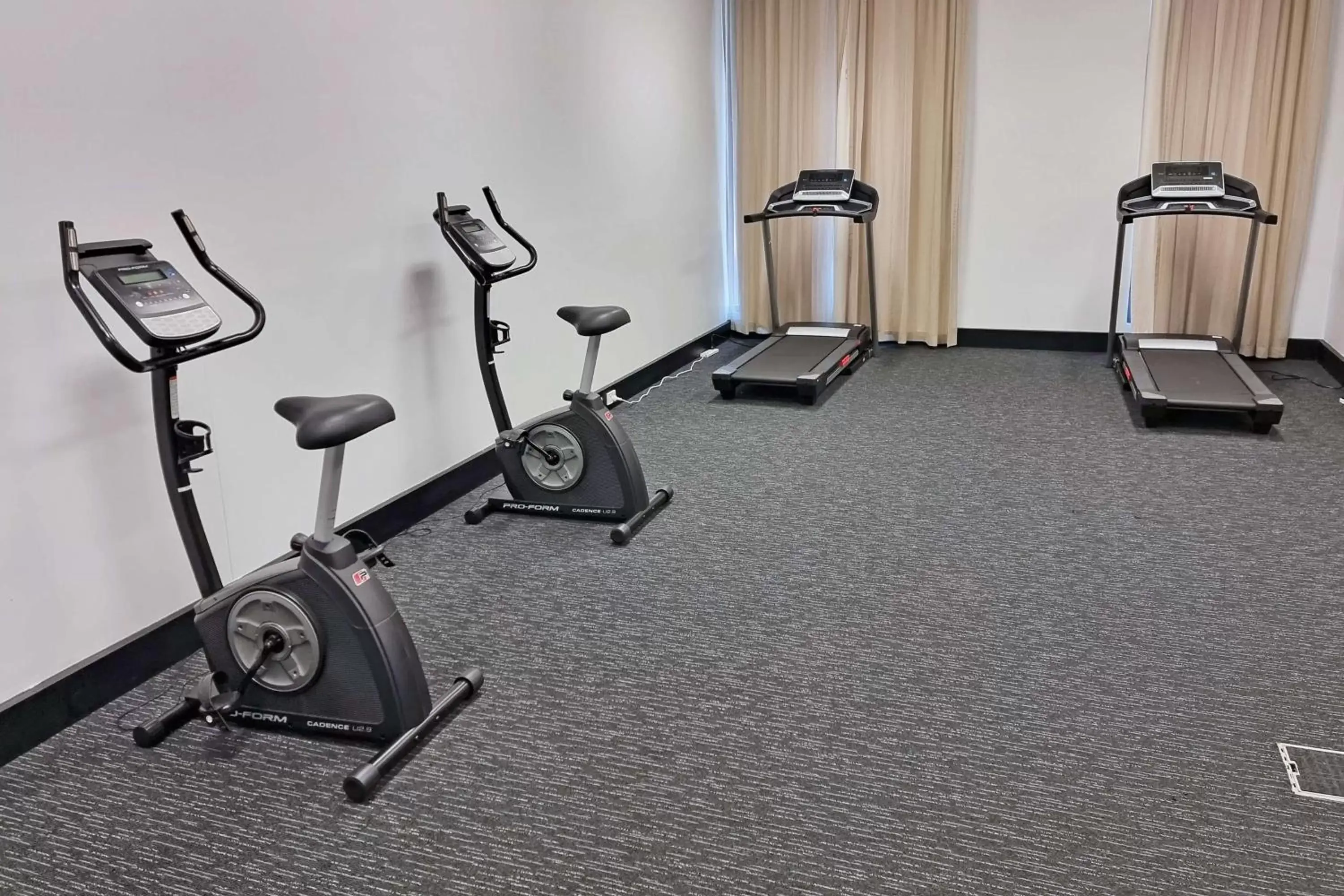 Fitness centre/facilities, Fitness Center/Facilities in Metro Advance Apartments & Hotel