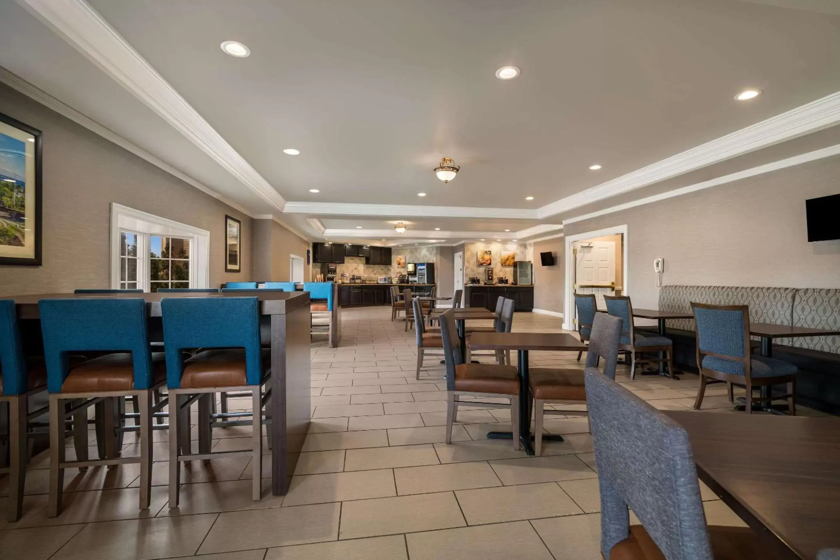 Breakfast, Restaurant/Places to Eat in Comfort Inn & Suites Plattsburgh - Morrisonville