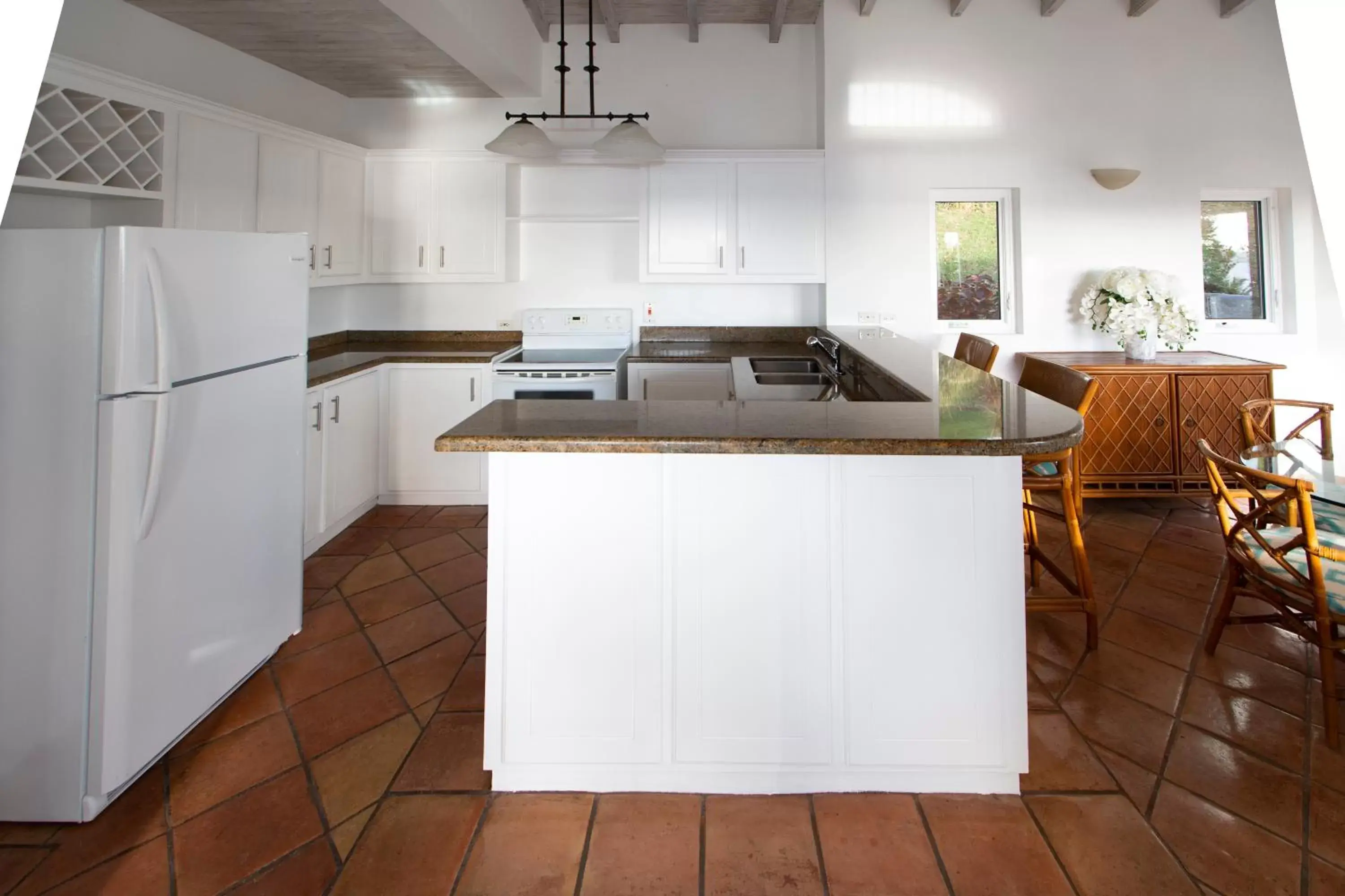 Kitchen or kitchenette, Kitchen/Kitchenette in Windjammer Landing Villa Beach Resort