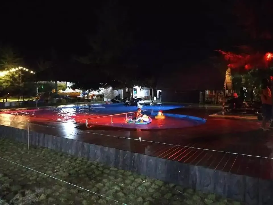 Swimming Pool in Madu Tiga Beach & Resort