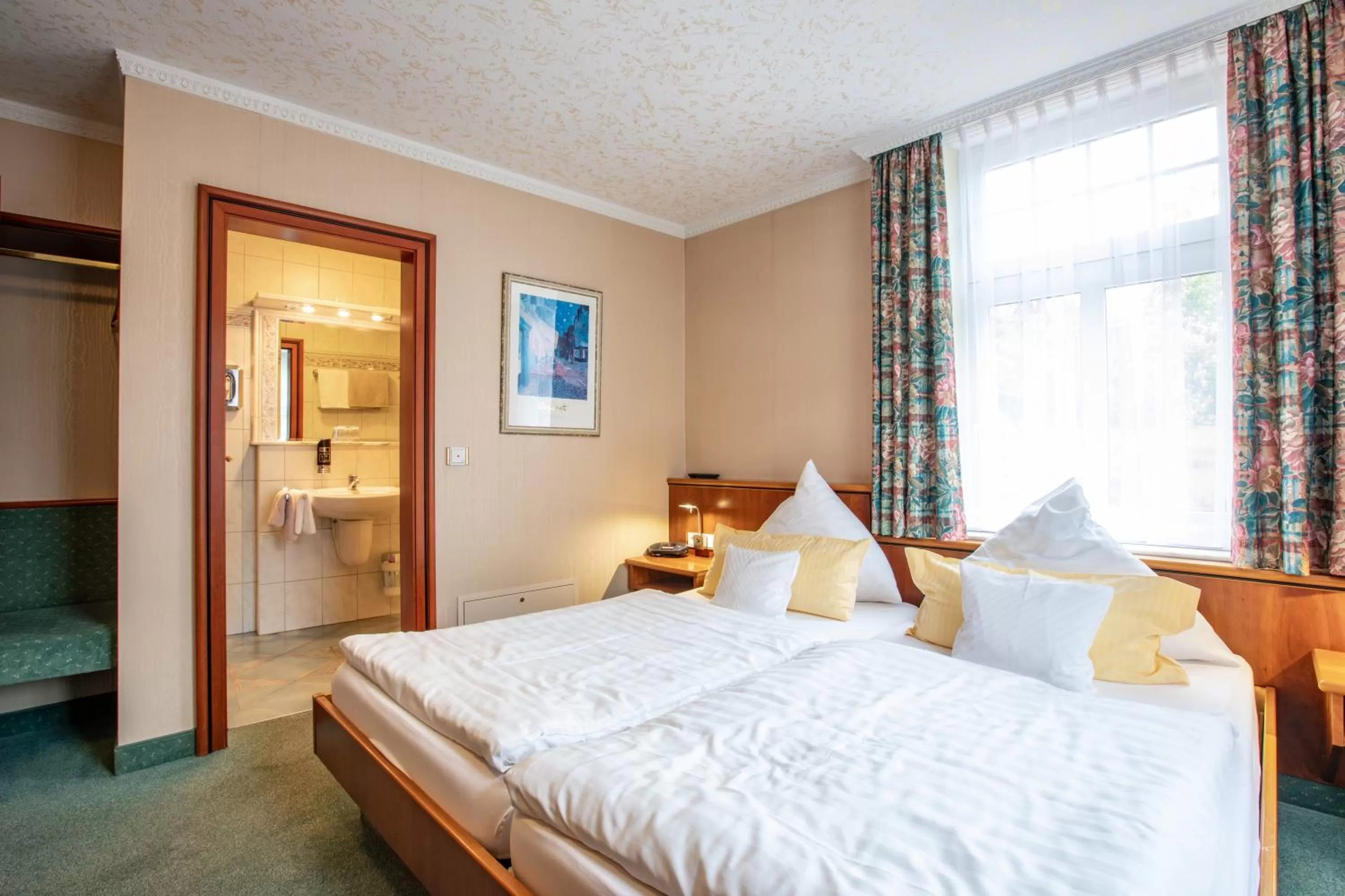 Bedroom, Bed in Aparthotel Hohenzollern