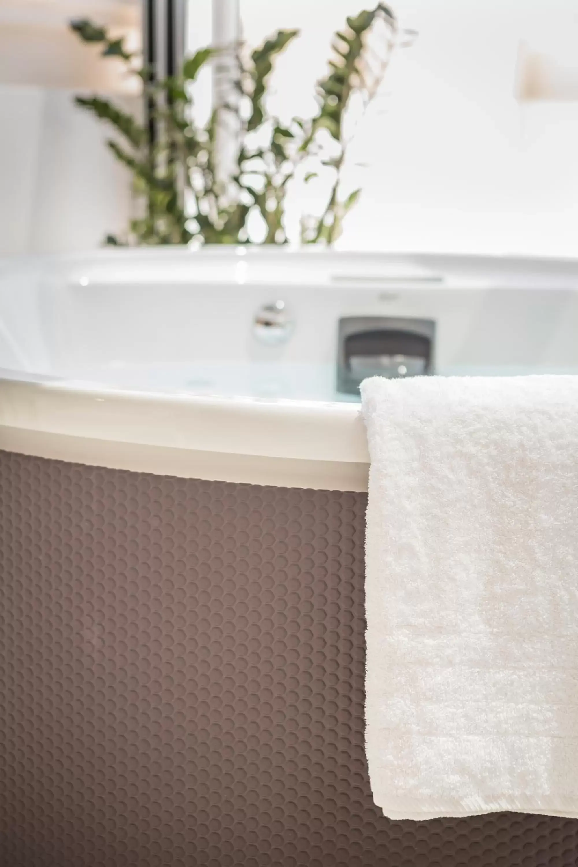 Hot Tub, Bathroom in Ionian Plaza Hotel