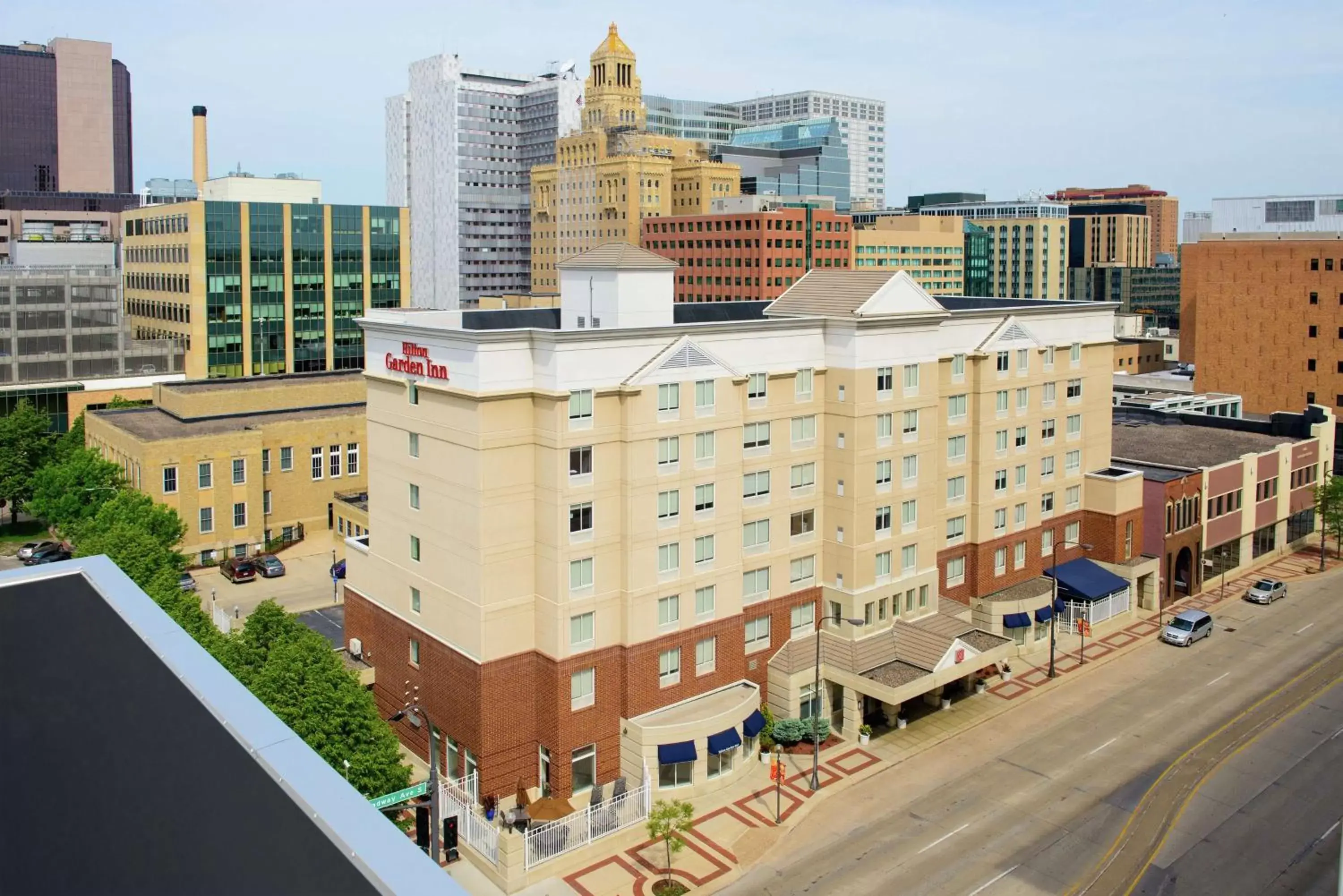 Property building in Hilton Garden Inn Rochester Downtown