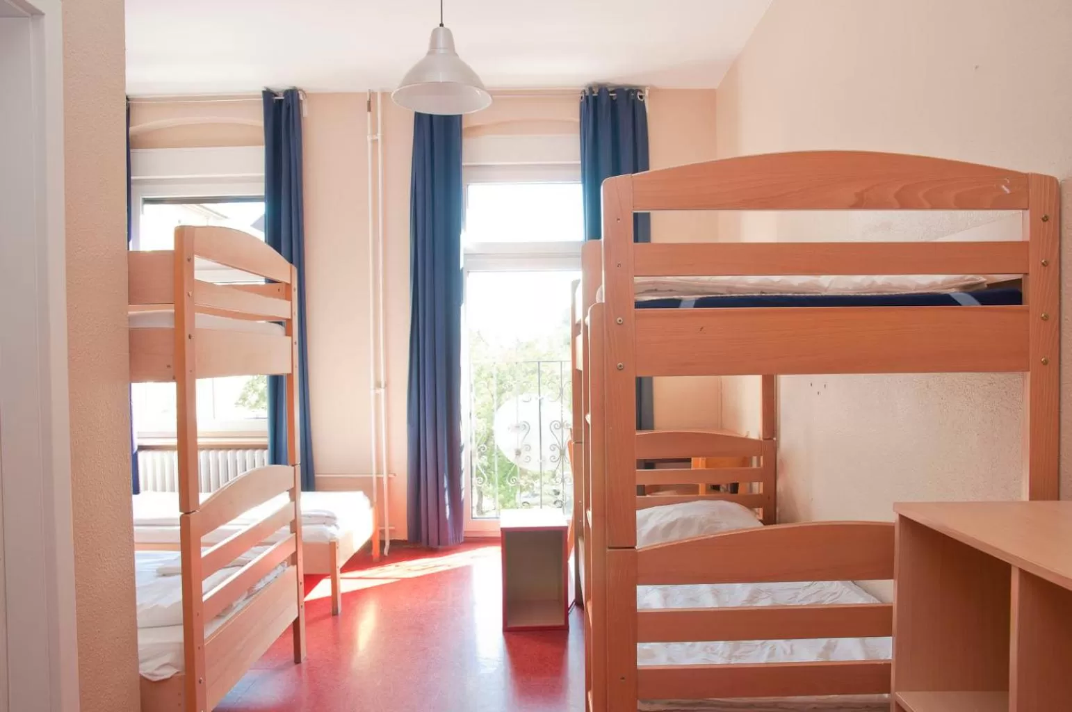 Staff, Bed in Happy Hotel Berlin