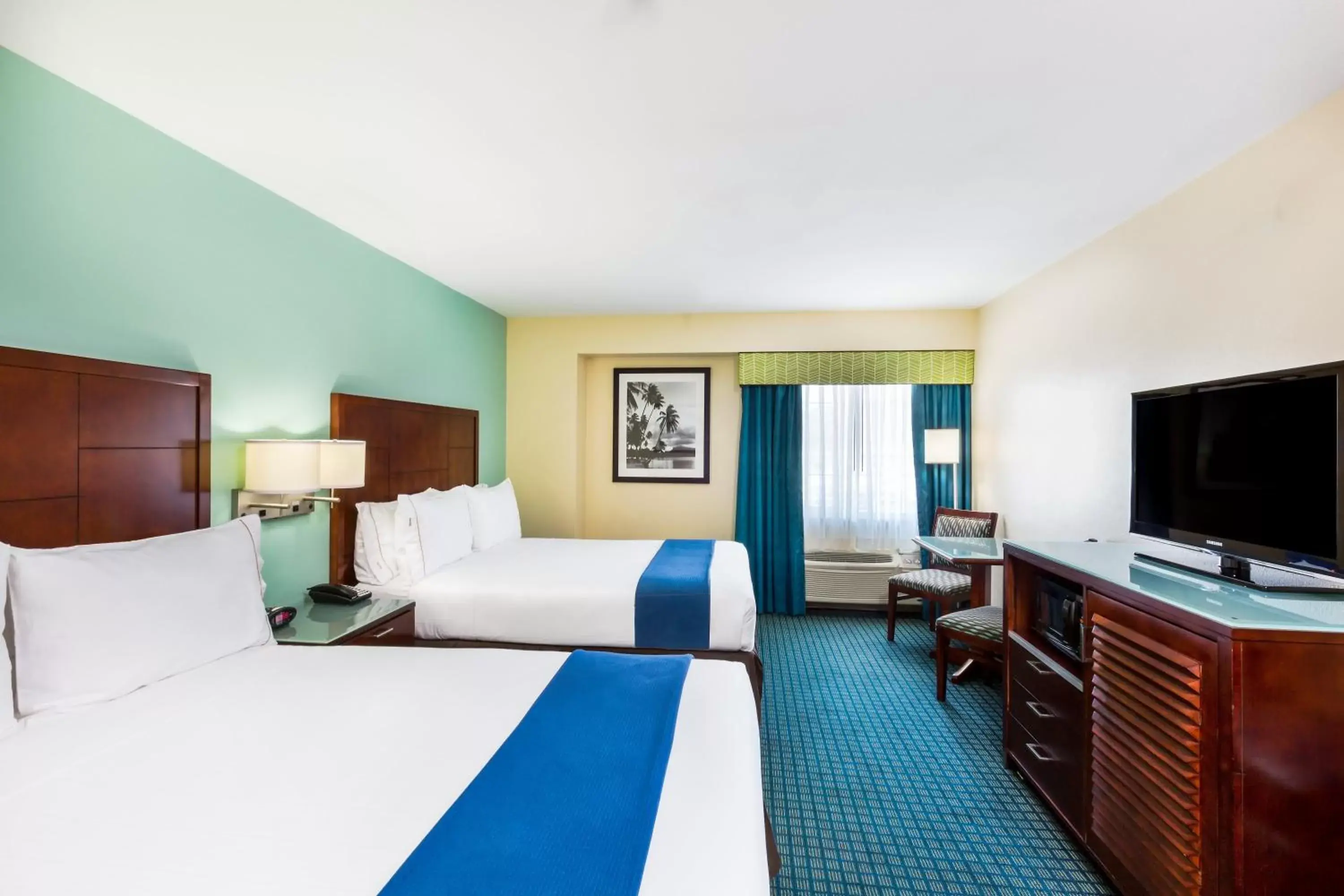 Photo of the whole room in Holiday Inn Express San Diego SeaWorld, an IHG Hotel