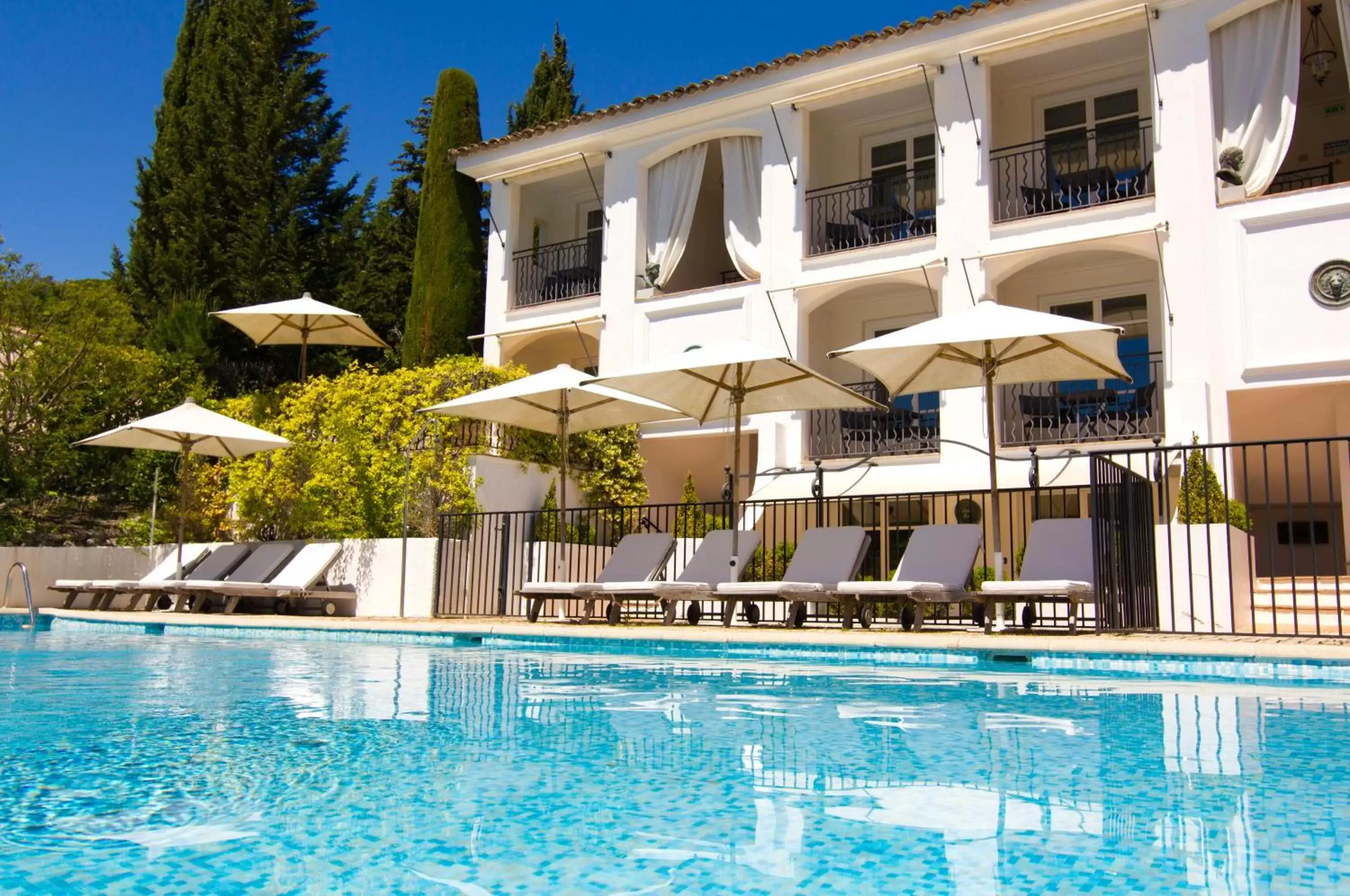 Swimming Pool in Hotel les Vergers de Saint Paul