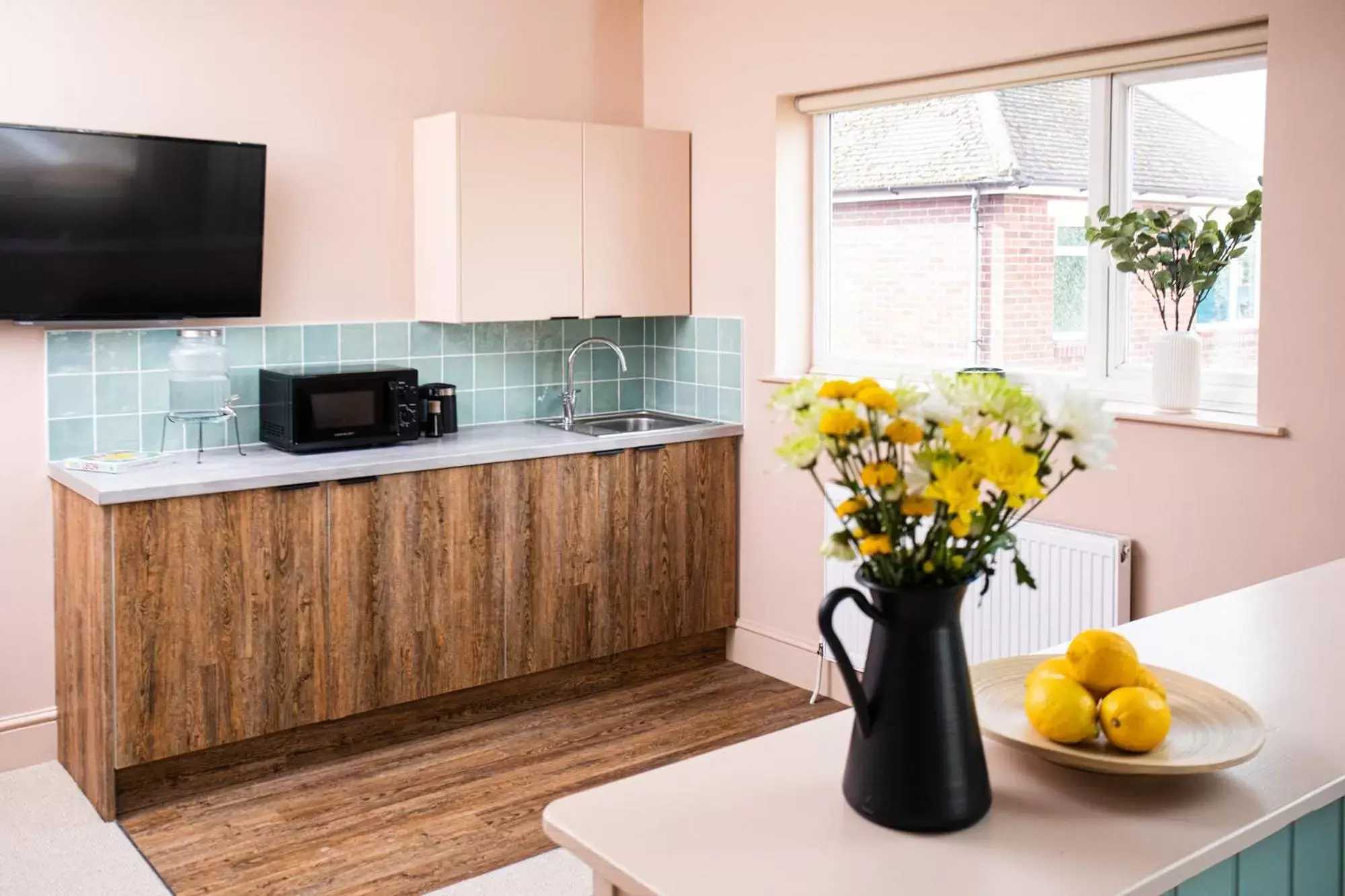 TV and multimedia, Kitchen/Kitchenette in Settle in Southampton