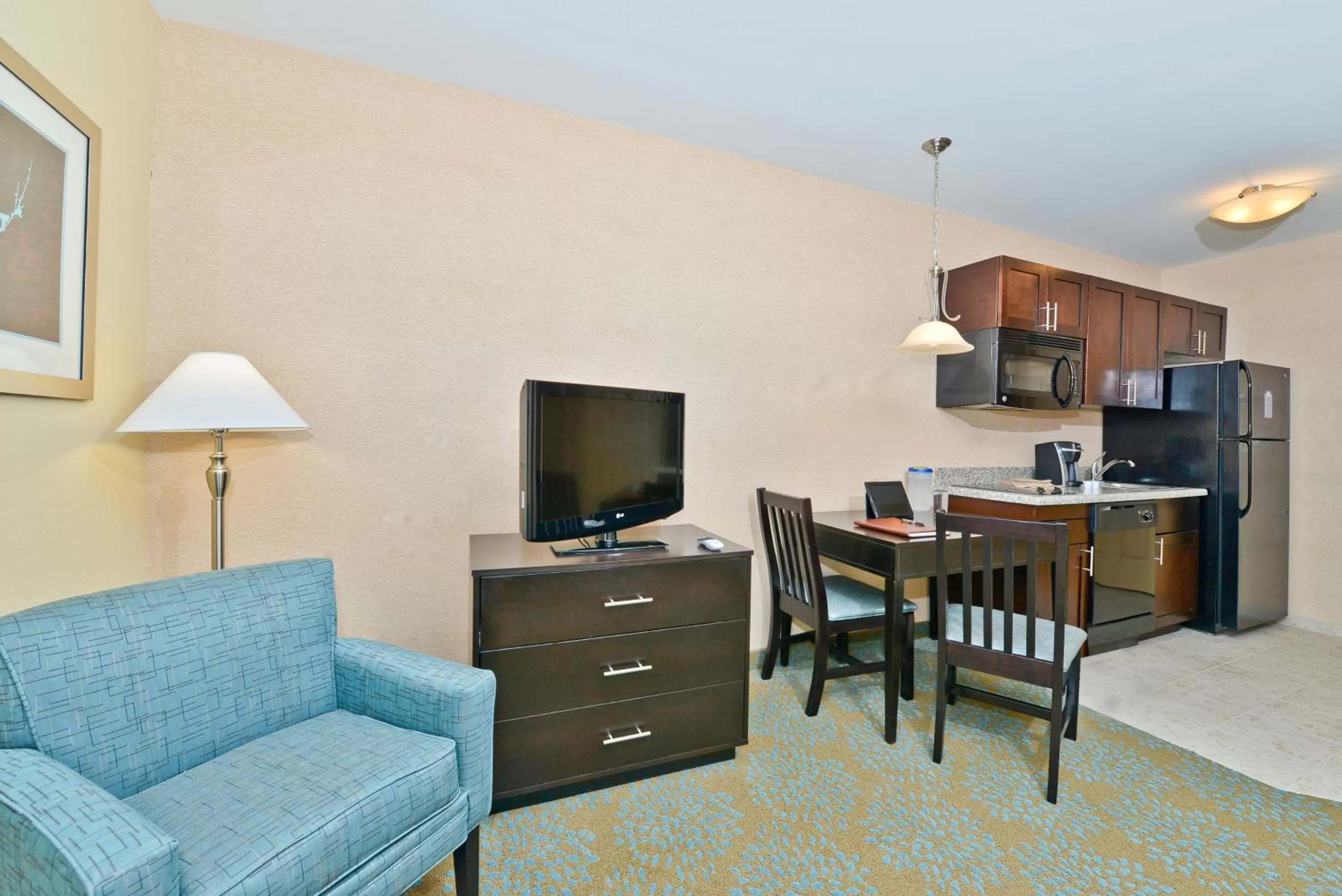 Kitchen or kitchenette in Suburban Studios Quantico