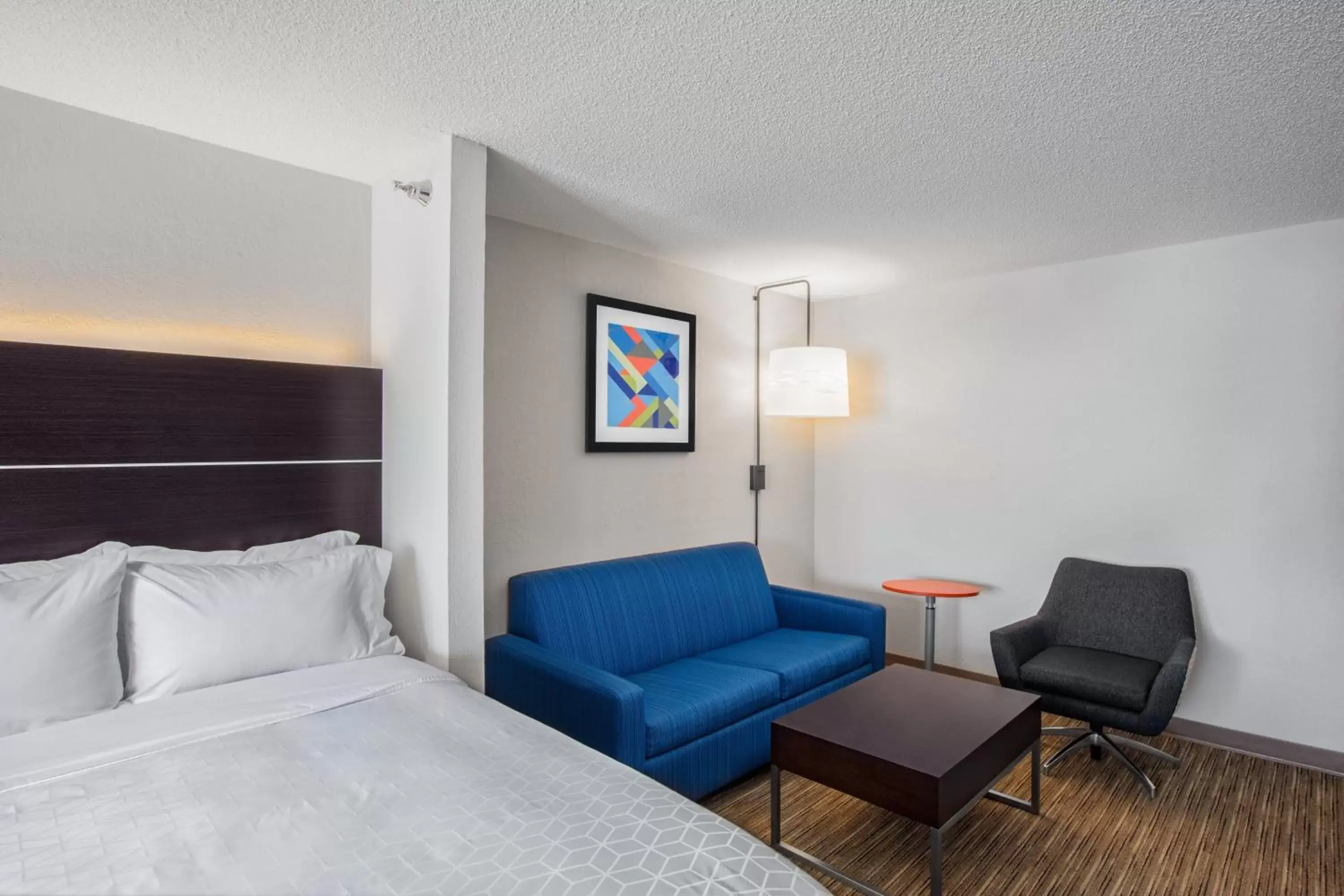 Photo of the whole room, Seating Area in Holiday Inn Express Hotel & Suites Altoona-Des Moines, an IHG Hotel