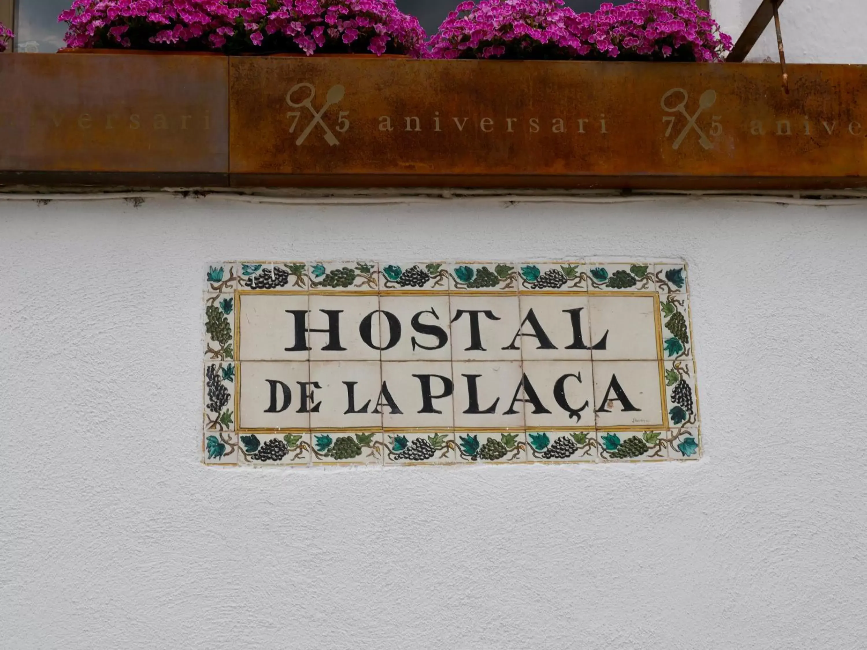 Logo/Certificate/Sign, Property Logo/Sign in Hostal de la Plaça - Hotel Boutique