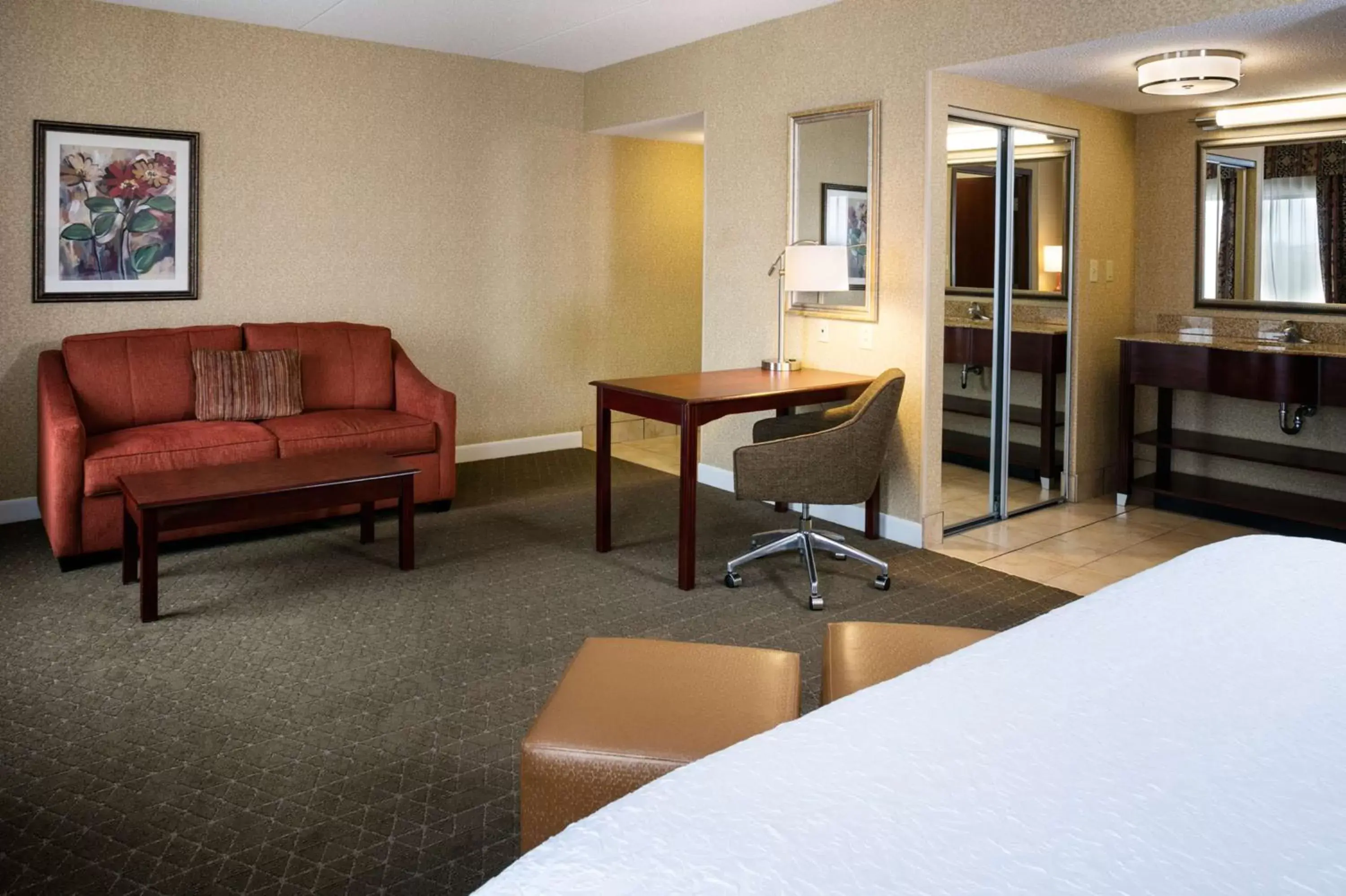 Living room, Seating Area in Hampton Inn & Suites Toledo-Perrysburg