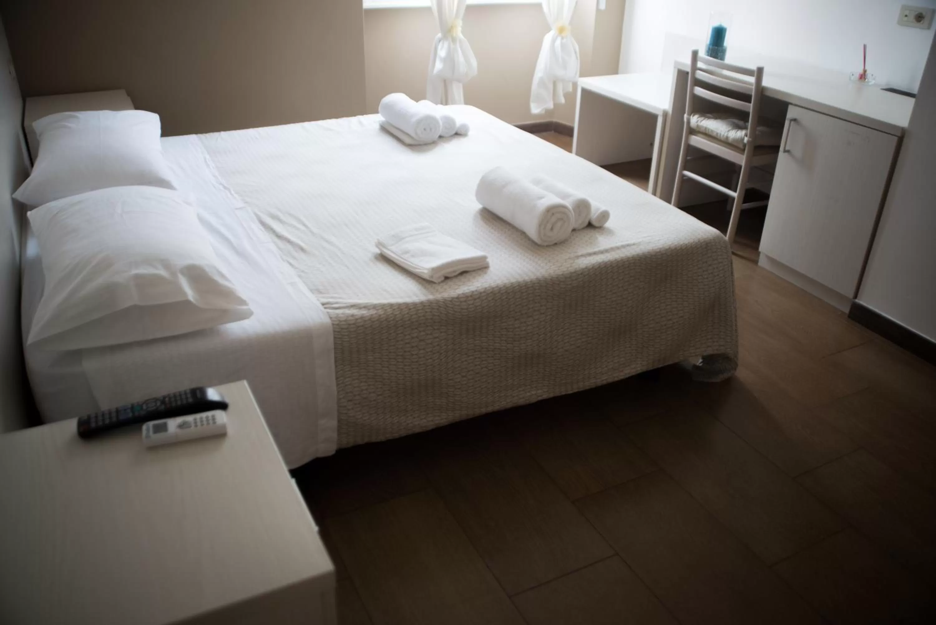 Shower, Bed in Anna Guest House